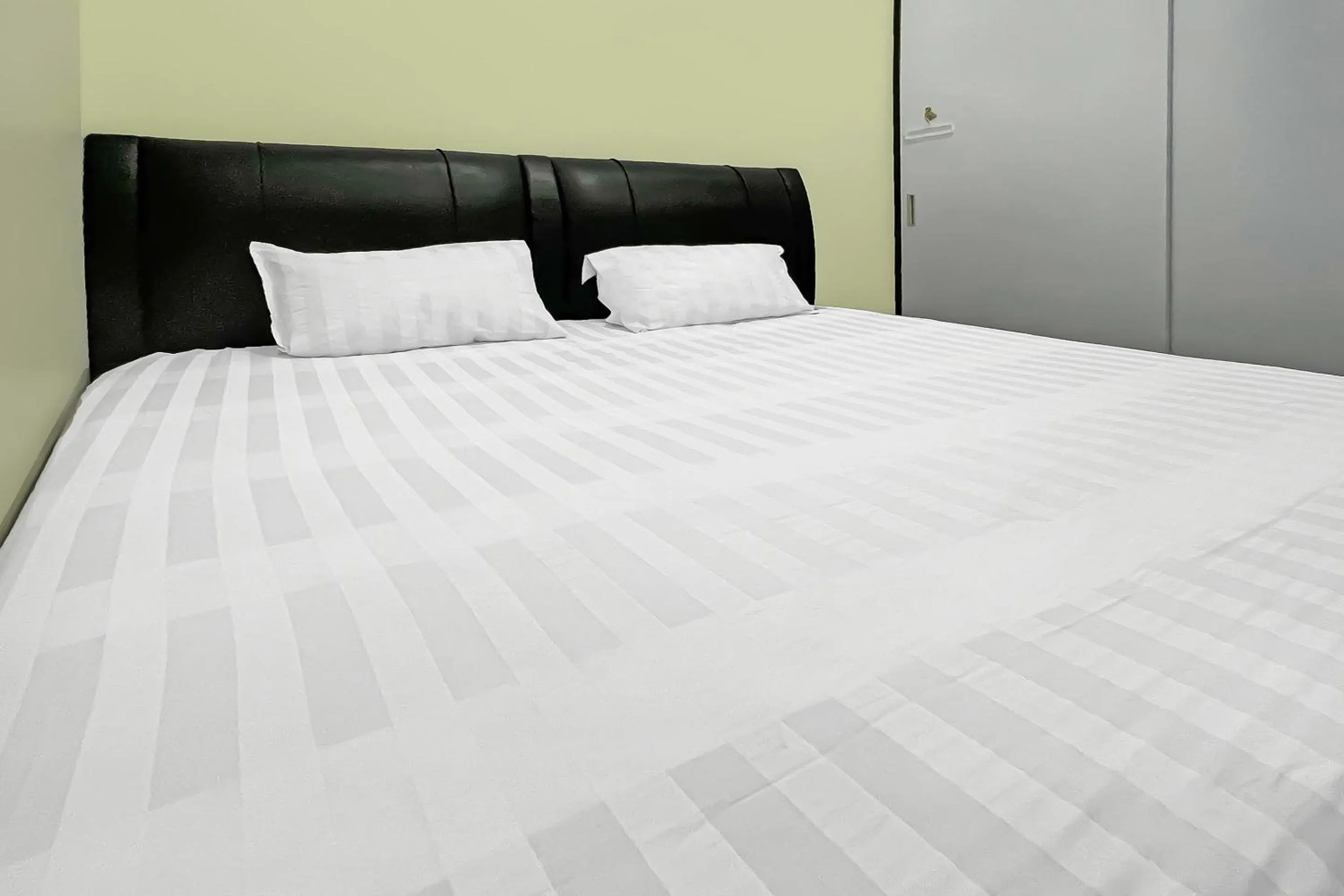 Bedroom, Bed in Hotel O Oma Homestay