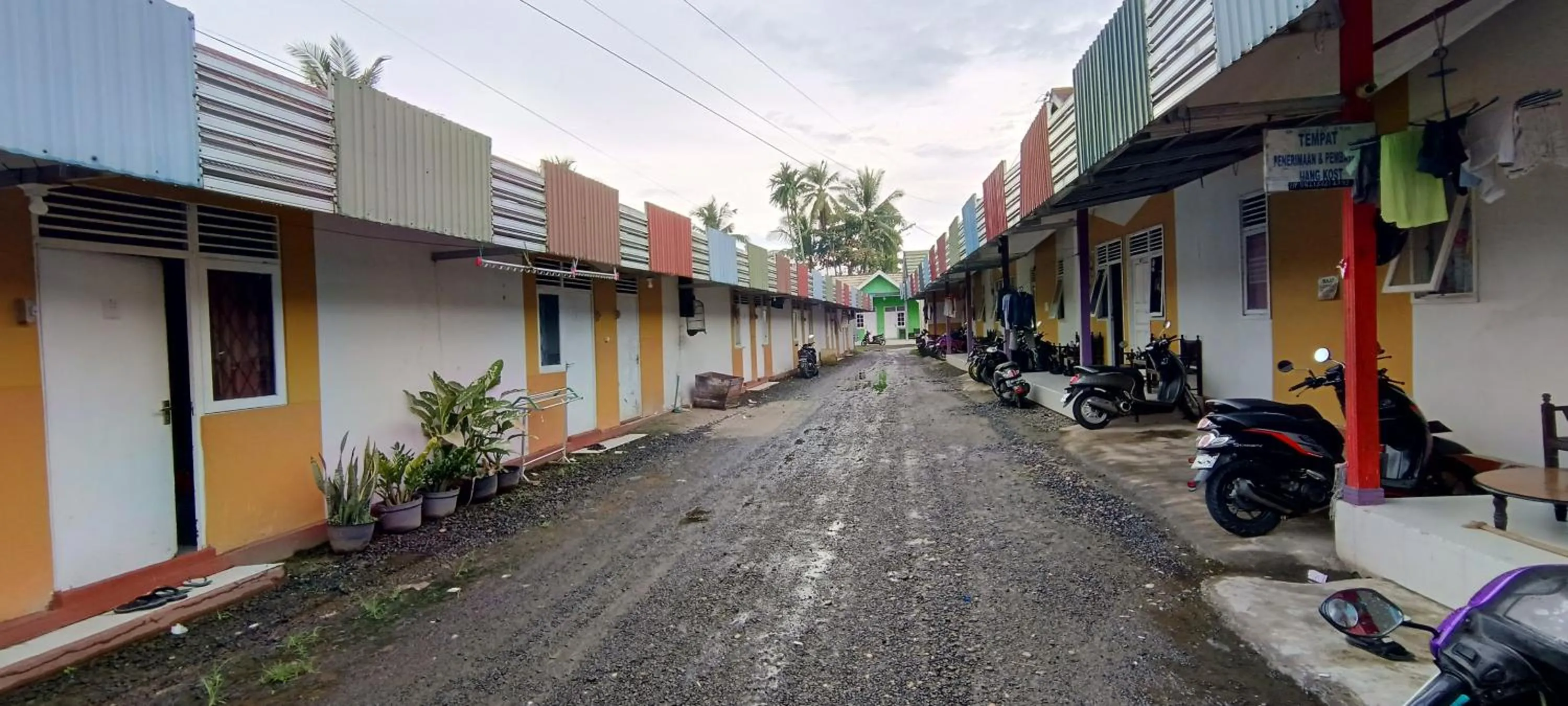 Facade/entrance in Hotel O Wisma Parakita Syariah Near RS Faisal Patalasang