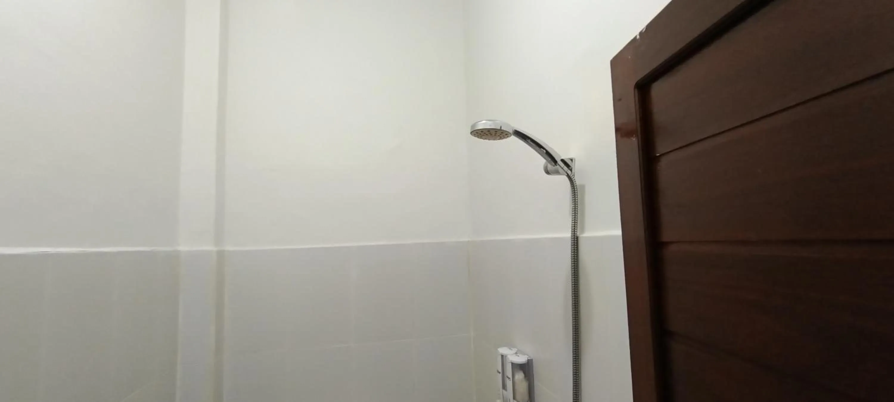 Bathroom in Hotel O Wisma Deli Syariah Near RSUD Nene Mallomo Sidenreng Rappang
