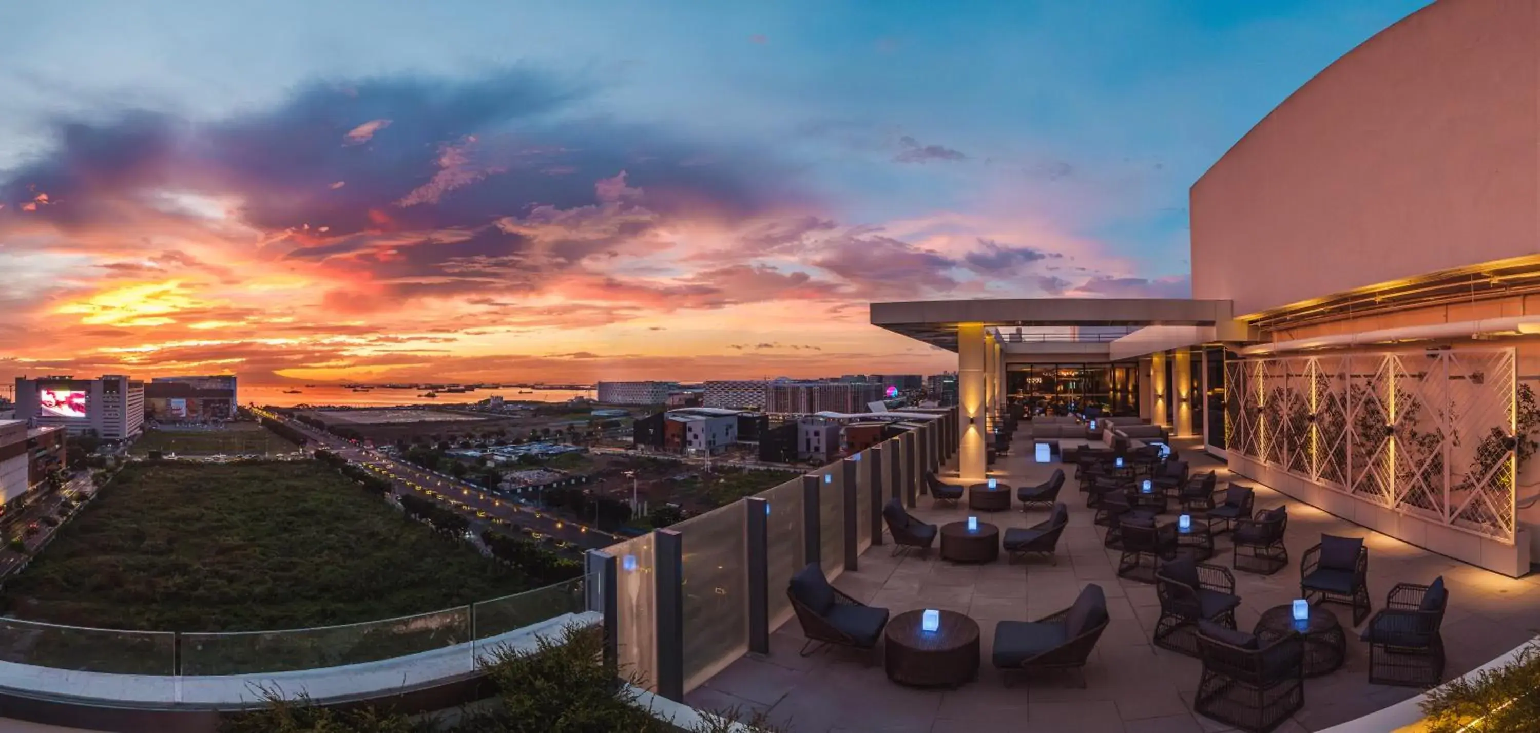 Lounge or bar in Seda Manila Bay Lounge or bar in Seda Manila Bay