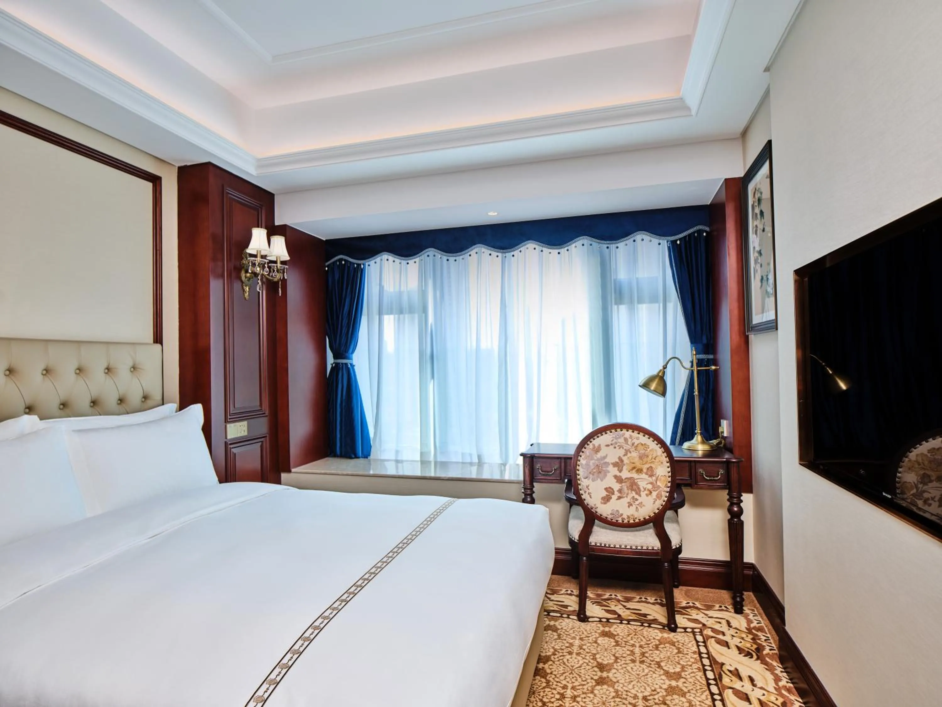 Bedroom, Bed in Guangming CIMC Executive Hotel Shenzhen