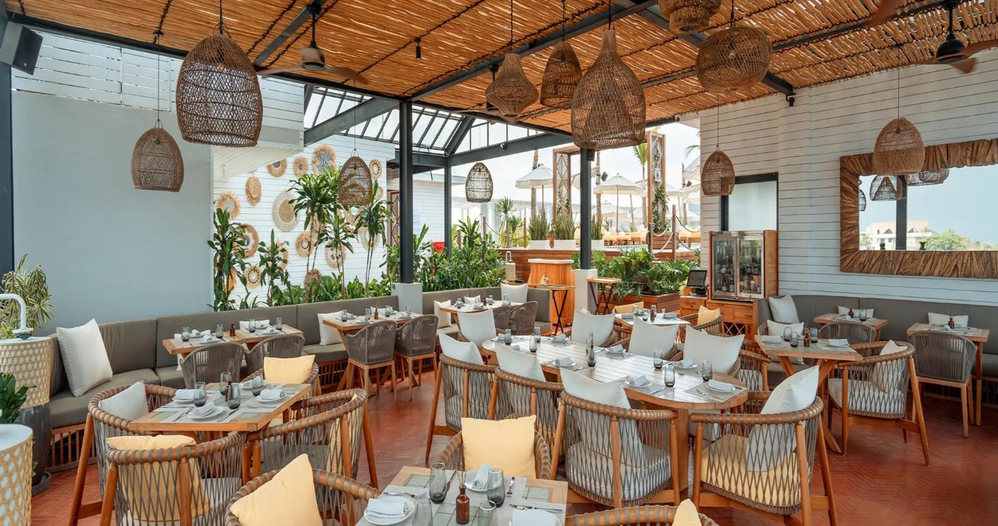 Restaurant/places to eat in Secana Beachtown Resort & Residences