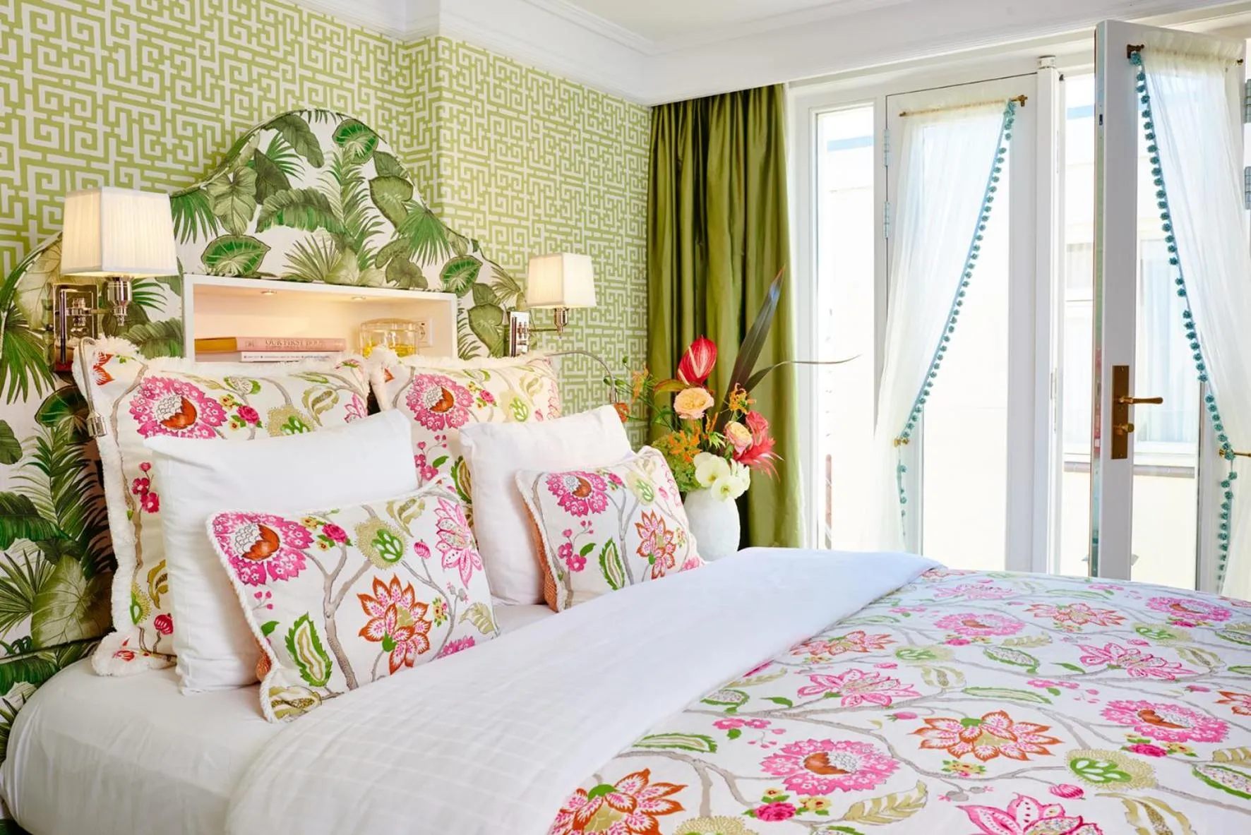 Bed in Hotel Estheréa