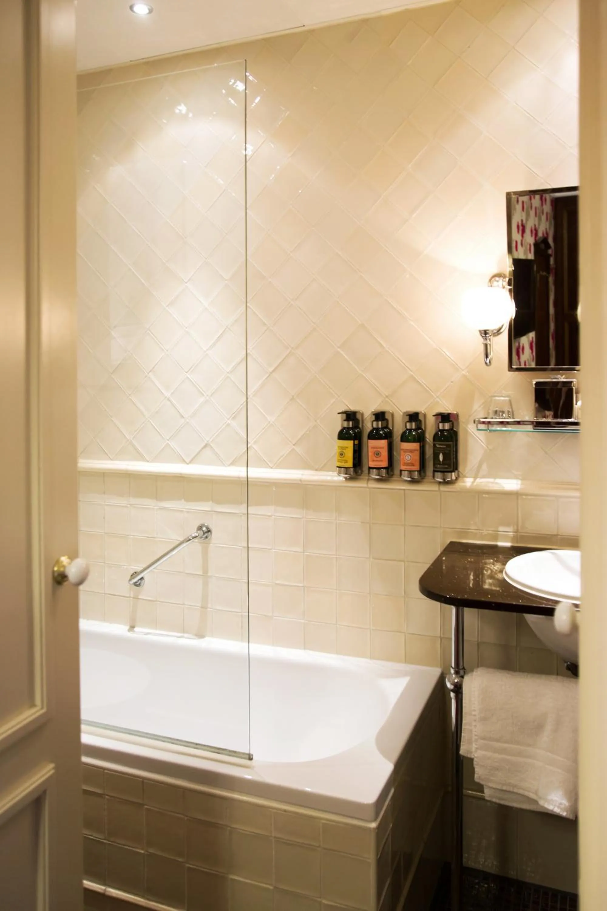 Property building in Hotel Estheréa