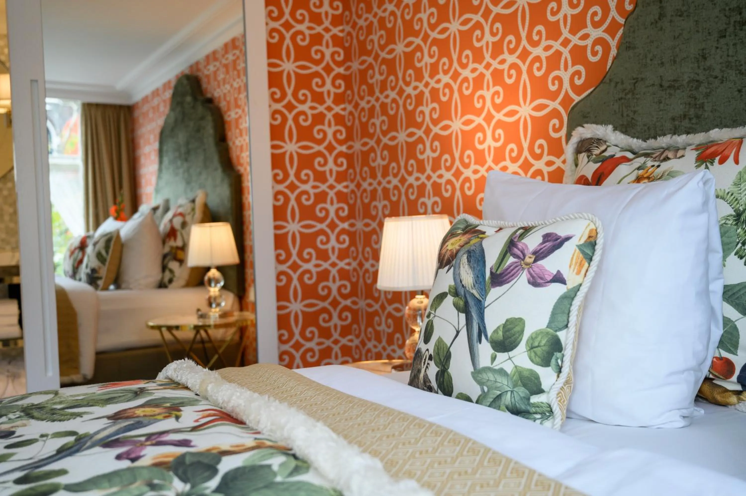 Property building, Bed in Hotel Estheréa