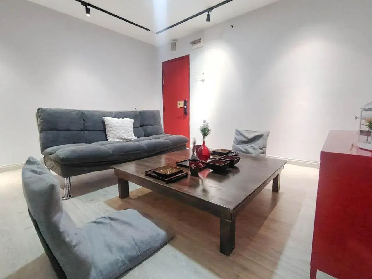 Living room in Empire City PJ Studio Suites by Manhattan Group Living room in Empire City PJ Studio Suites by Manhattan Group