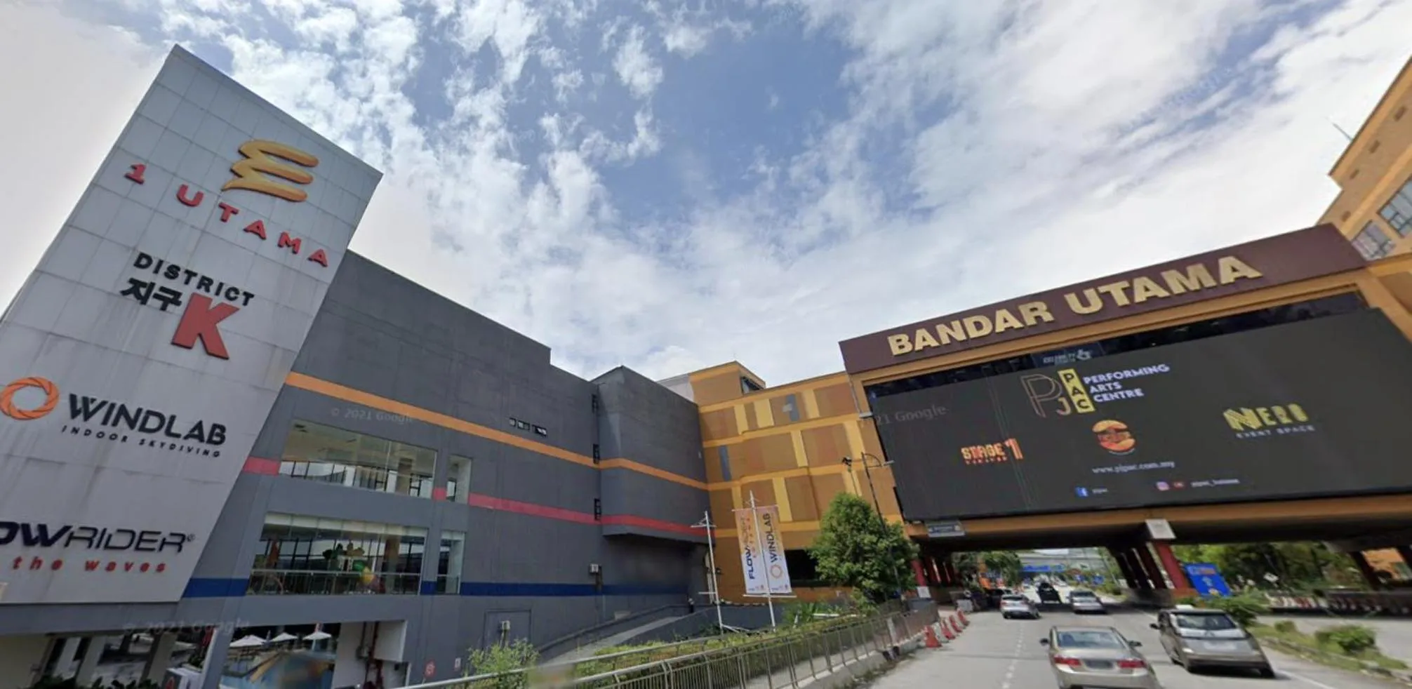 Shopping Area in Empire City PJ Studio Suites by Manhattan Group