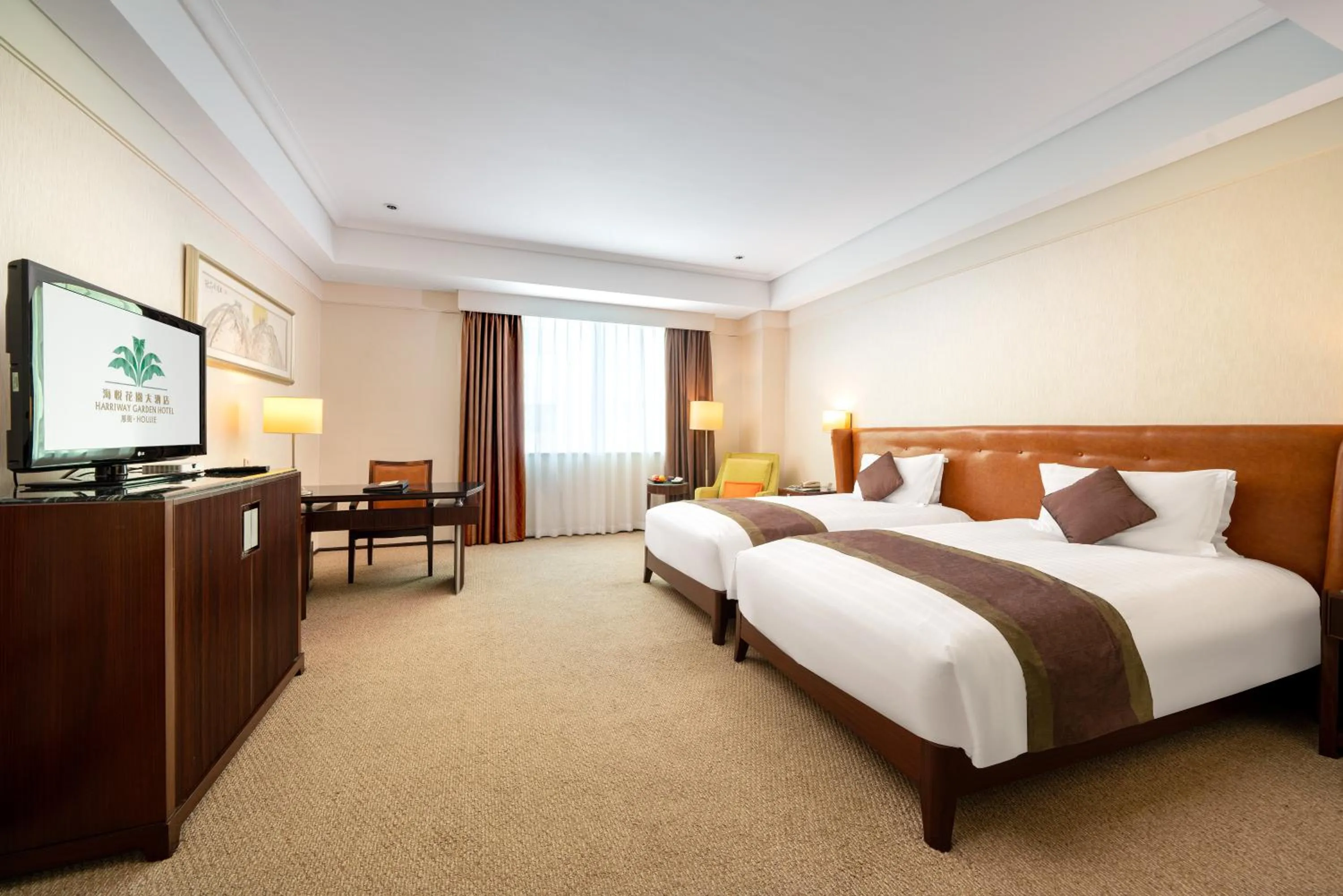 Photo of the whole room, Bed in Harriway Garden Hotel Houjie