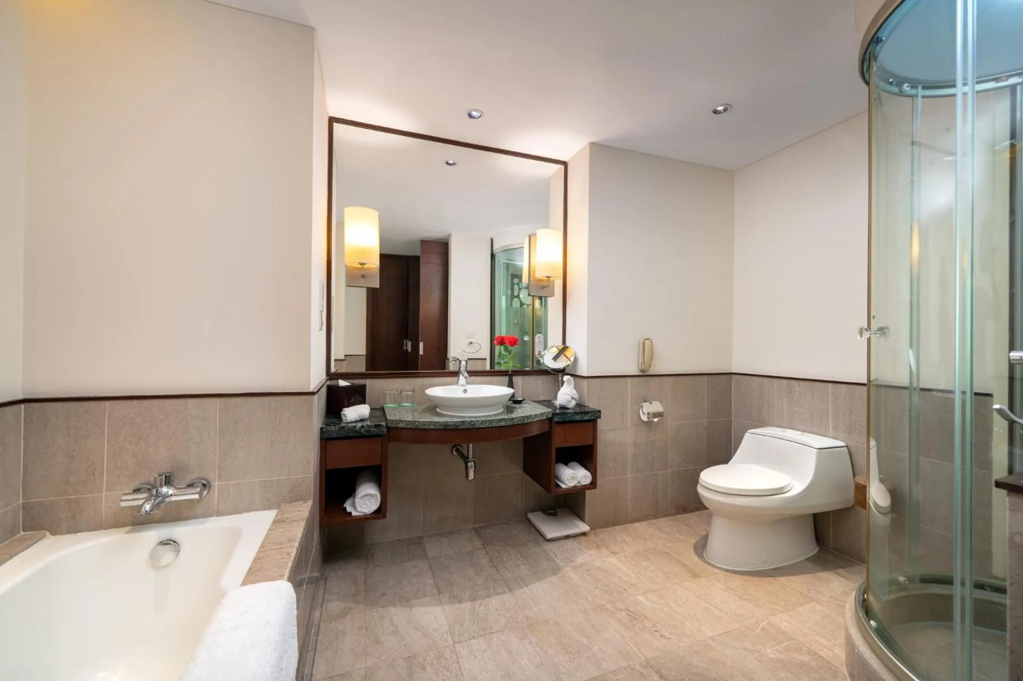 Toilet in Harriway Garden Hotel Houjie