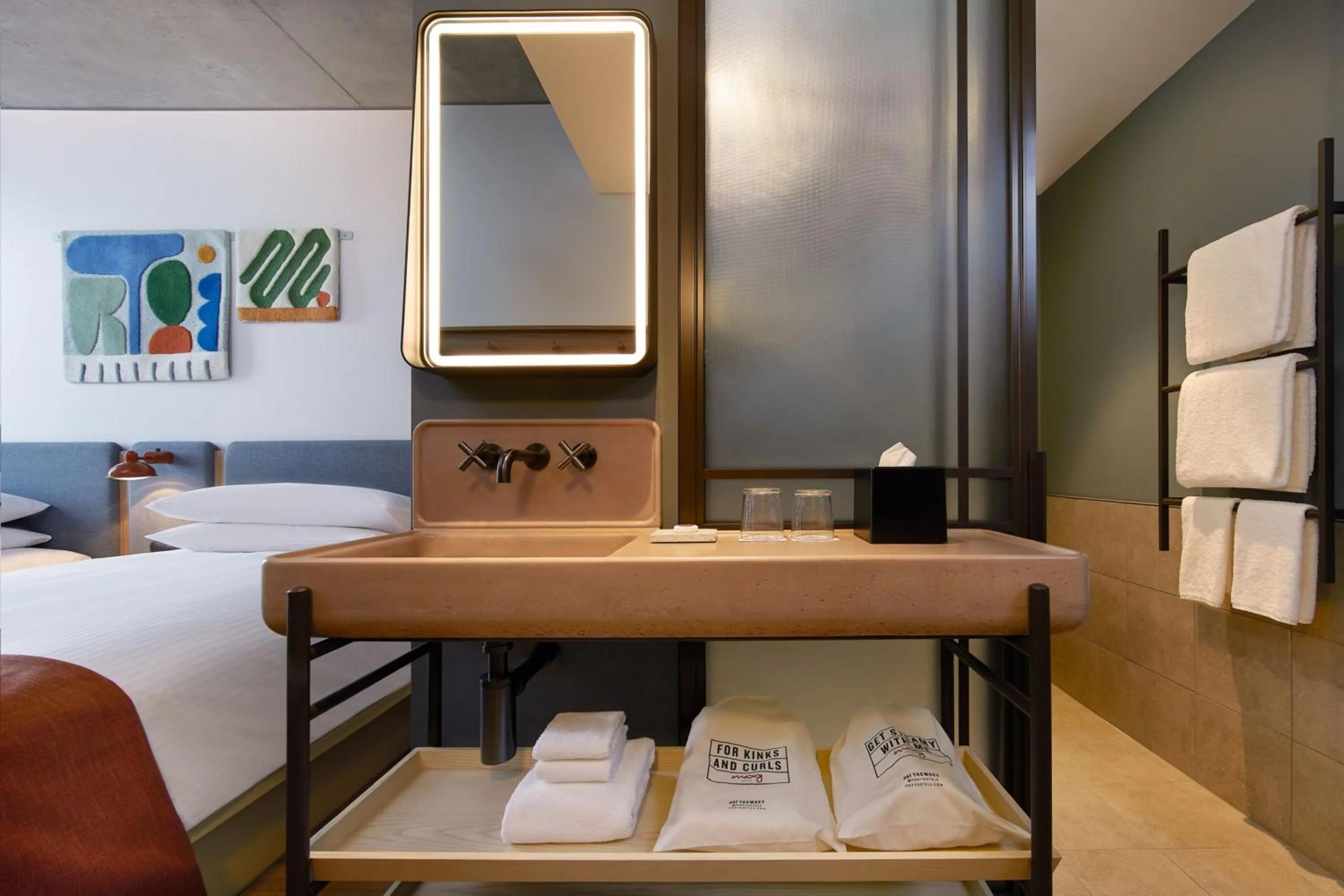 Photo of the whole room, Bed in Moxy Sydney Airport