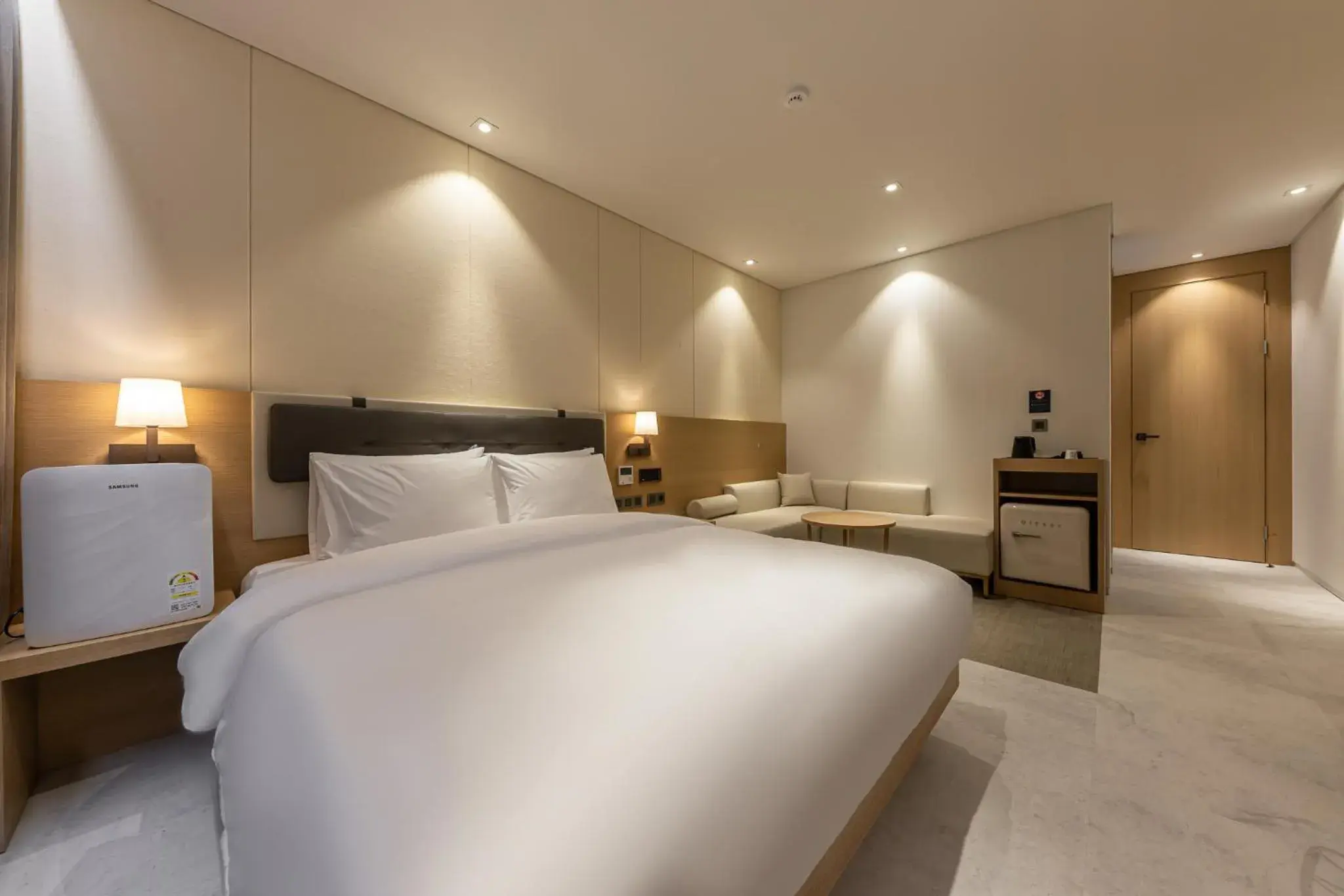 Photo of the whole room, Bed in Masan Daisy Hotel Photo of the whole room, Bed in Masan Daisy Hotel