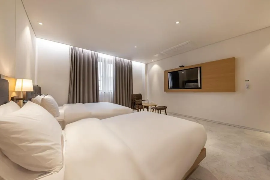 Bed in Masan Daisy Hotel