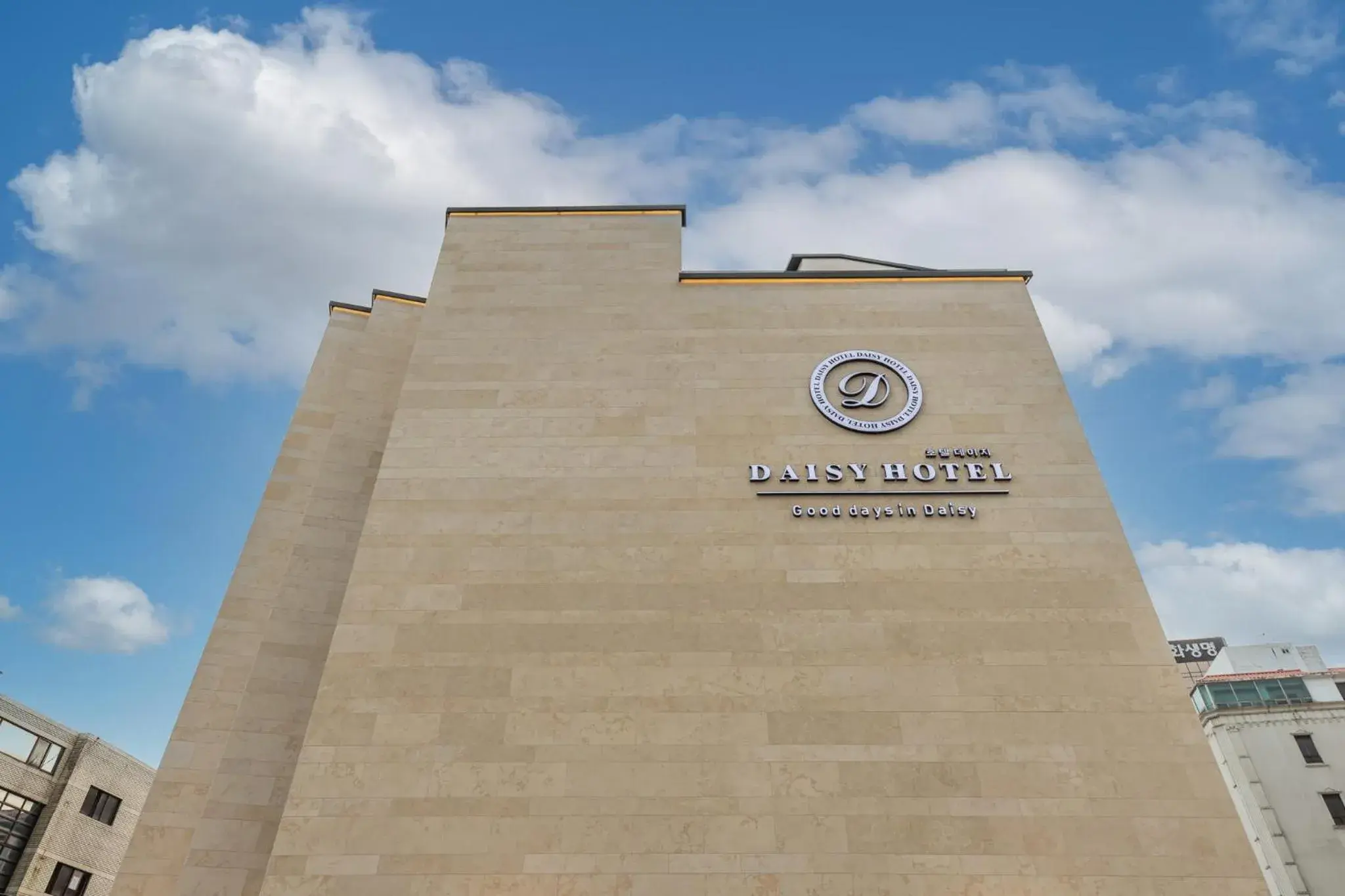 Property building in Masan Daisy Hotel Property building in Masan Daisy Hotel