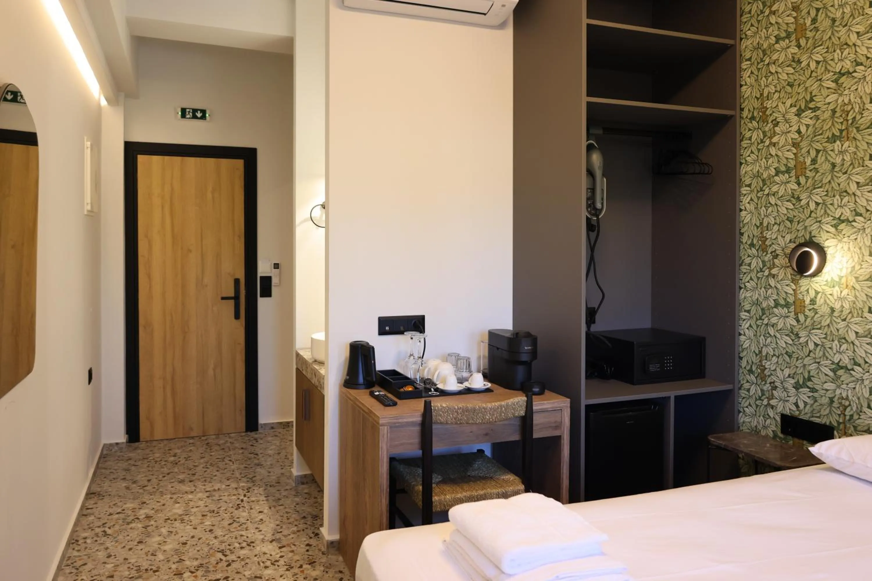 hair dresser, Bed in Uphill Unique Boutique Suites