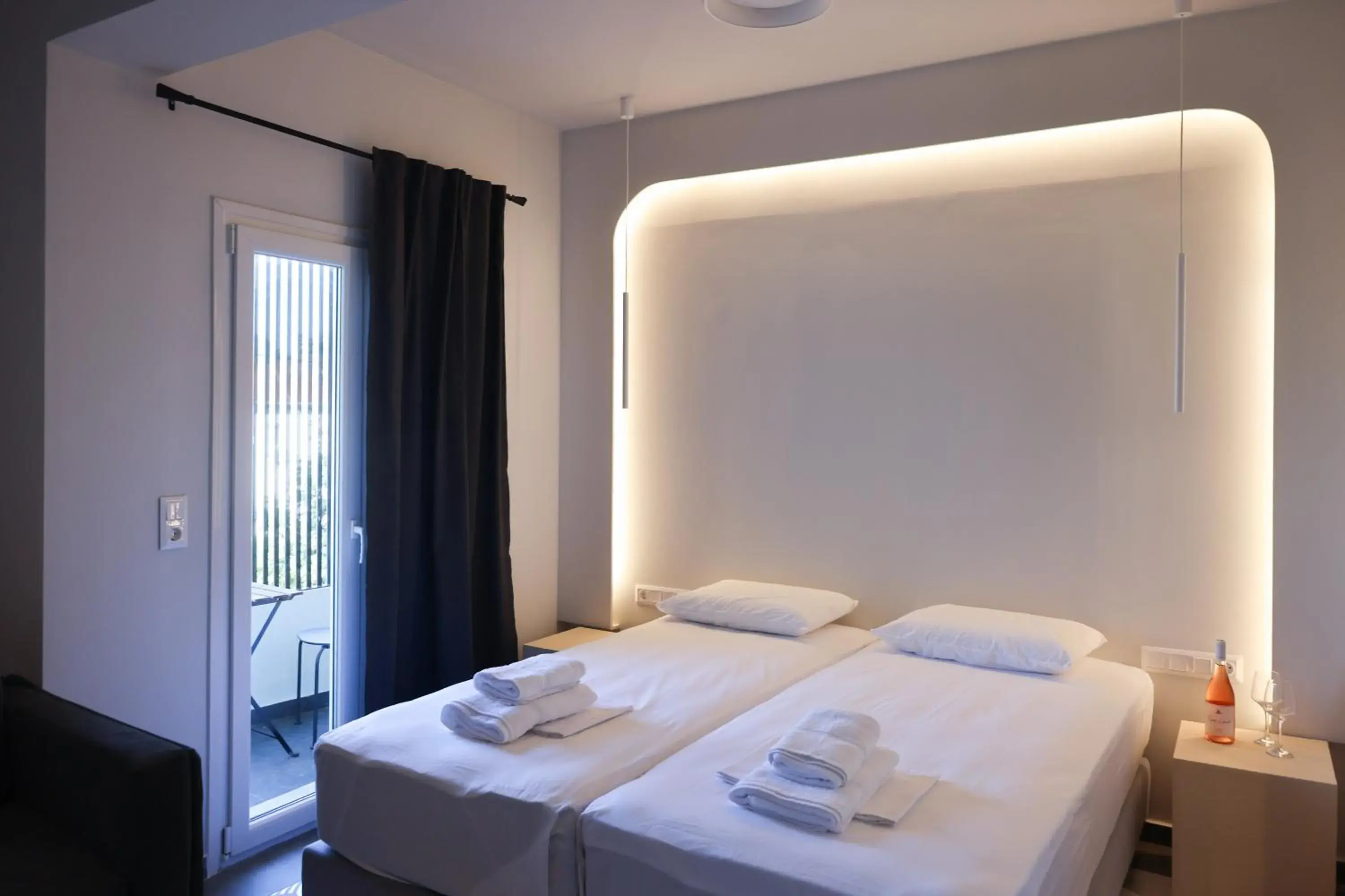 Deluxe Twin Room with Sea View in Uphill Unique Boutique Suites Deluxe Twin Room with Sea View in Uphill Unique Boutique Suites