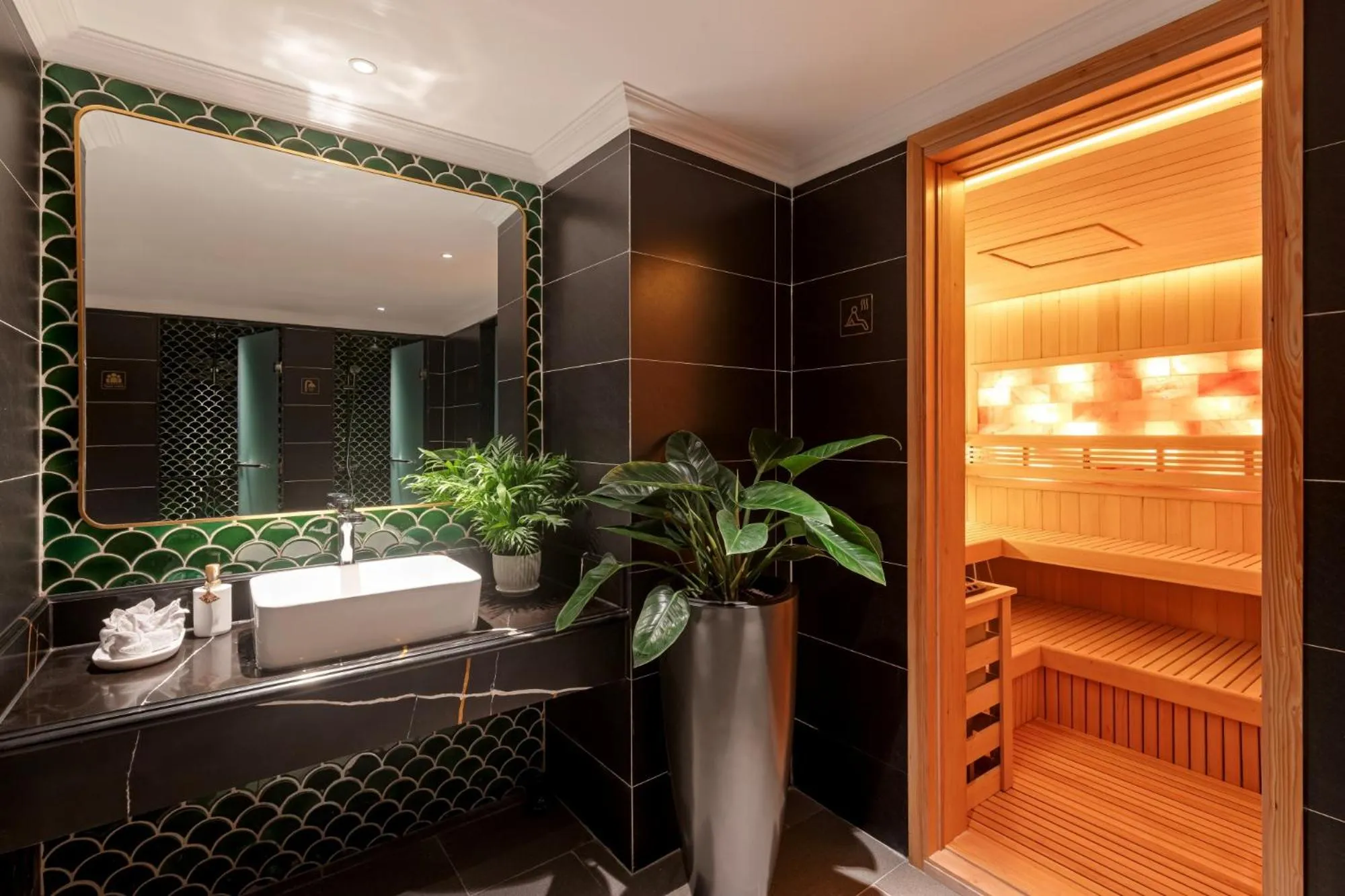 Shower in La Siesta Classic Hang Thung