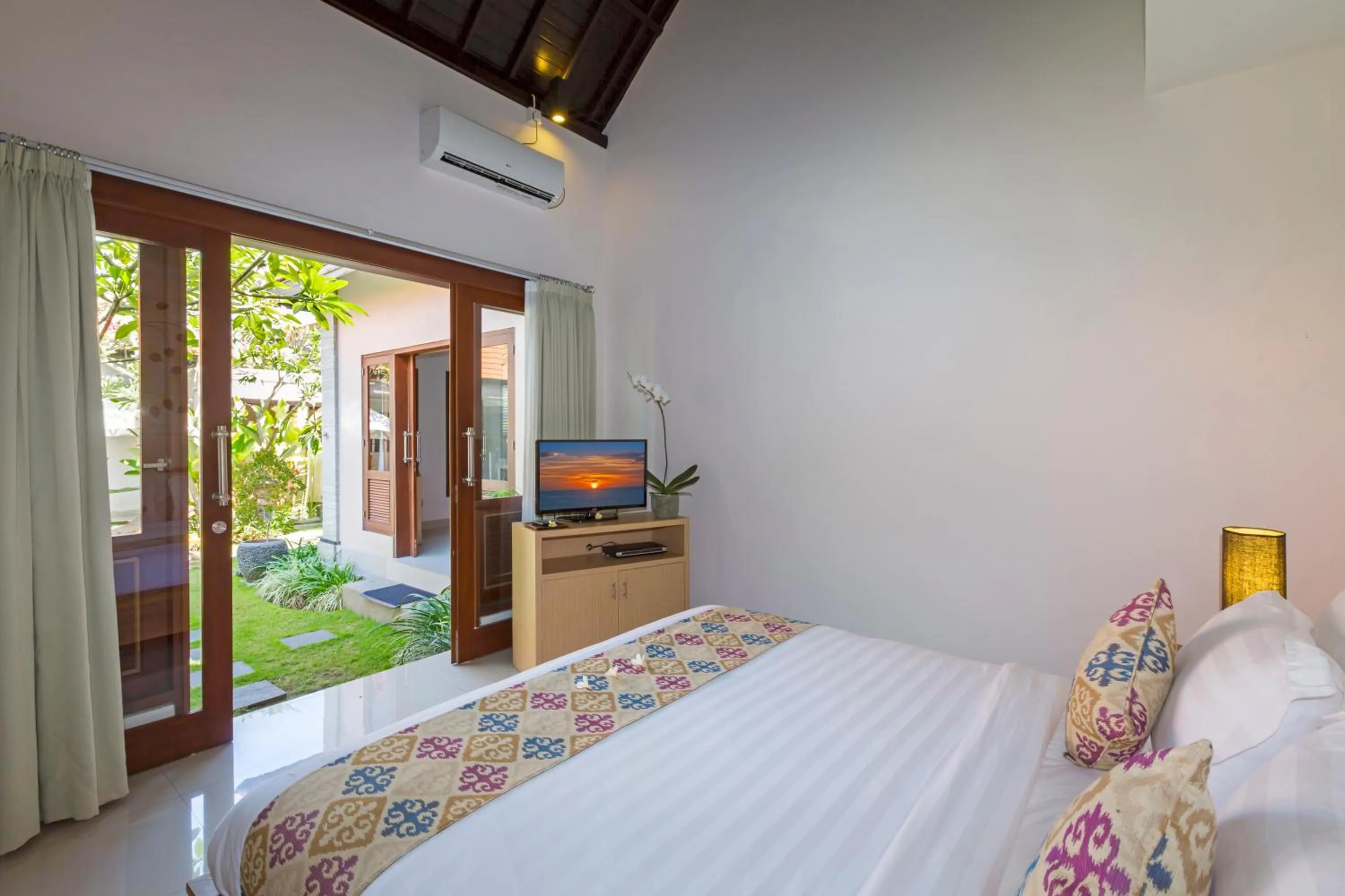 Bedroom, Bed in Kubal Villa and Living Seminyak