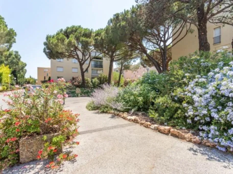 Saint Antoine-City center St-Tropez-TerraceParking
