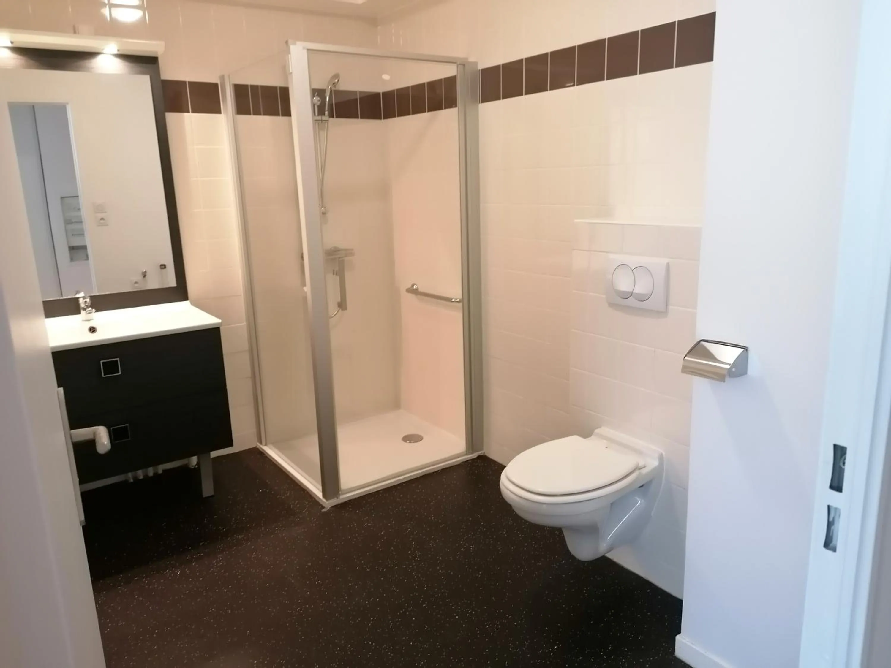 Shower in Terres de France - Appart Hôtel Rouen Flaubert