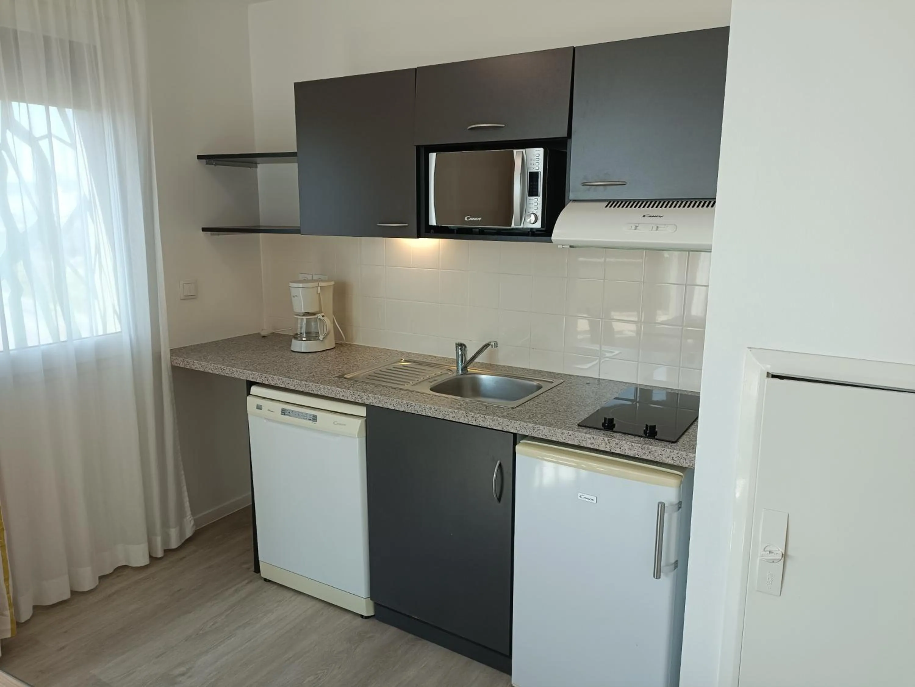 Kitchen or kitchenette in Terres de France - Appart Hôtel Rouen Flaubert