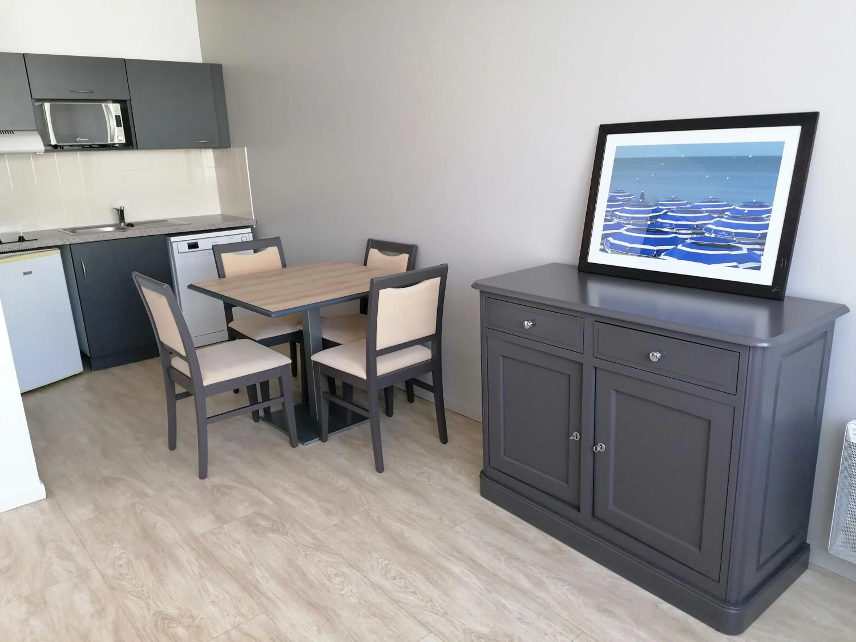 Kitchen or kitchenette in Terres de France - Appart Hôtel Rouen Flaubert