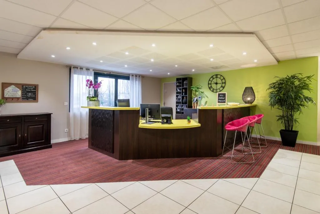 Lobby or reception in Terres de France - Appart Hôtel Rouen Flaubert