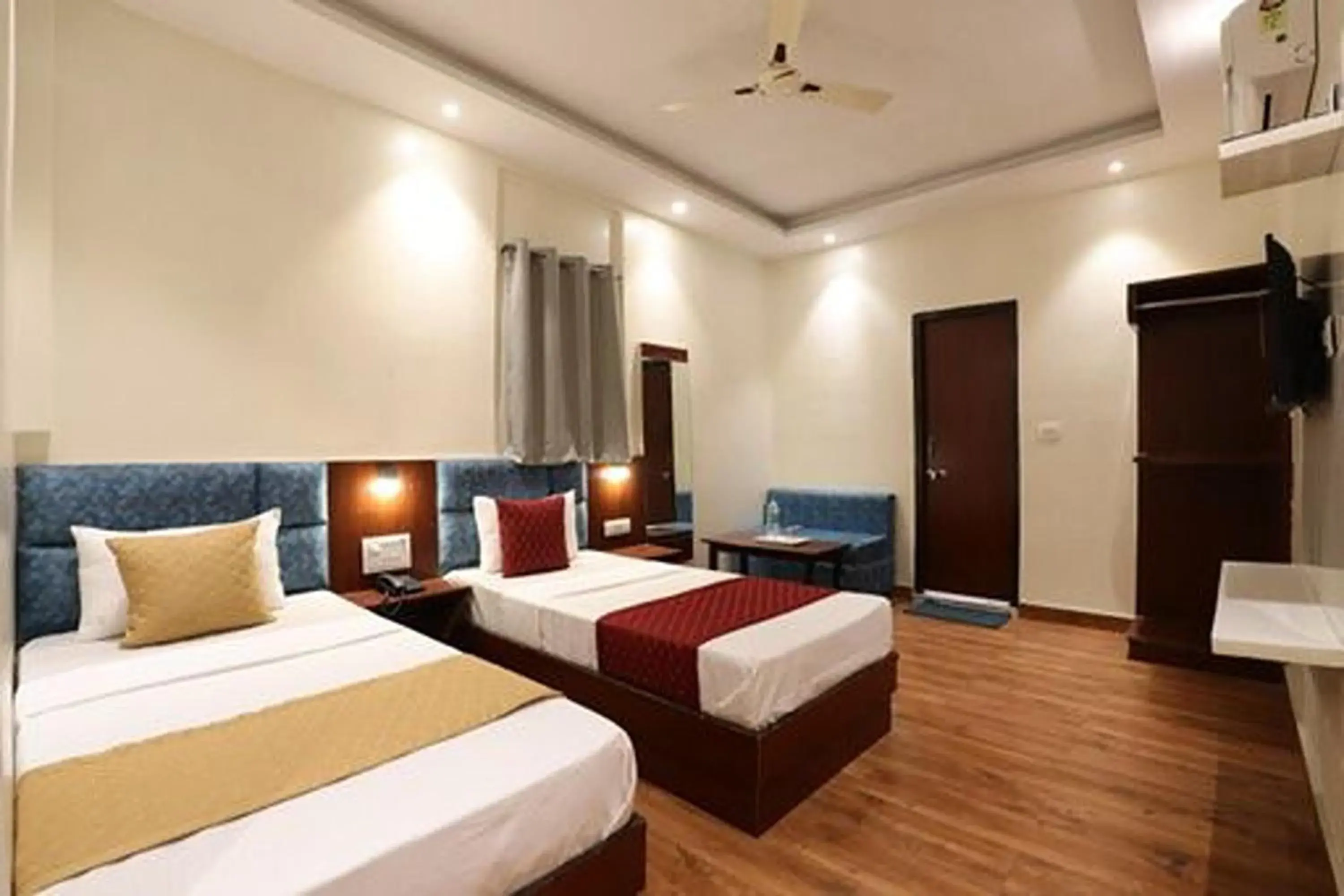 Triple Room in Hotel Amrit Near Old Delhi Railway Station Triple Room in Hotel Amrit Near Old Delhi Railway Station