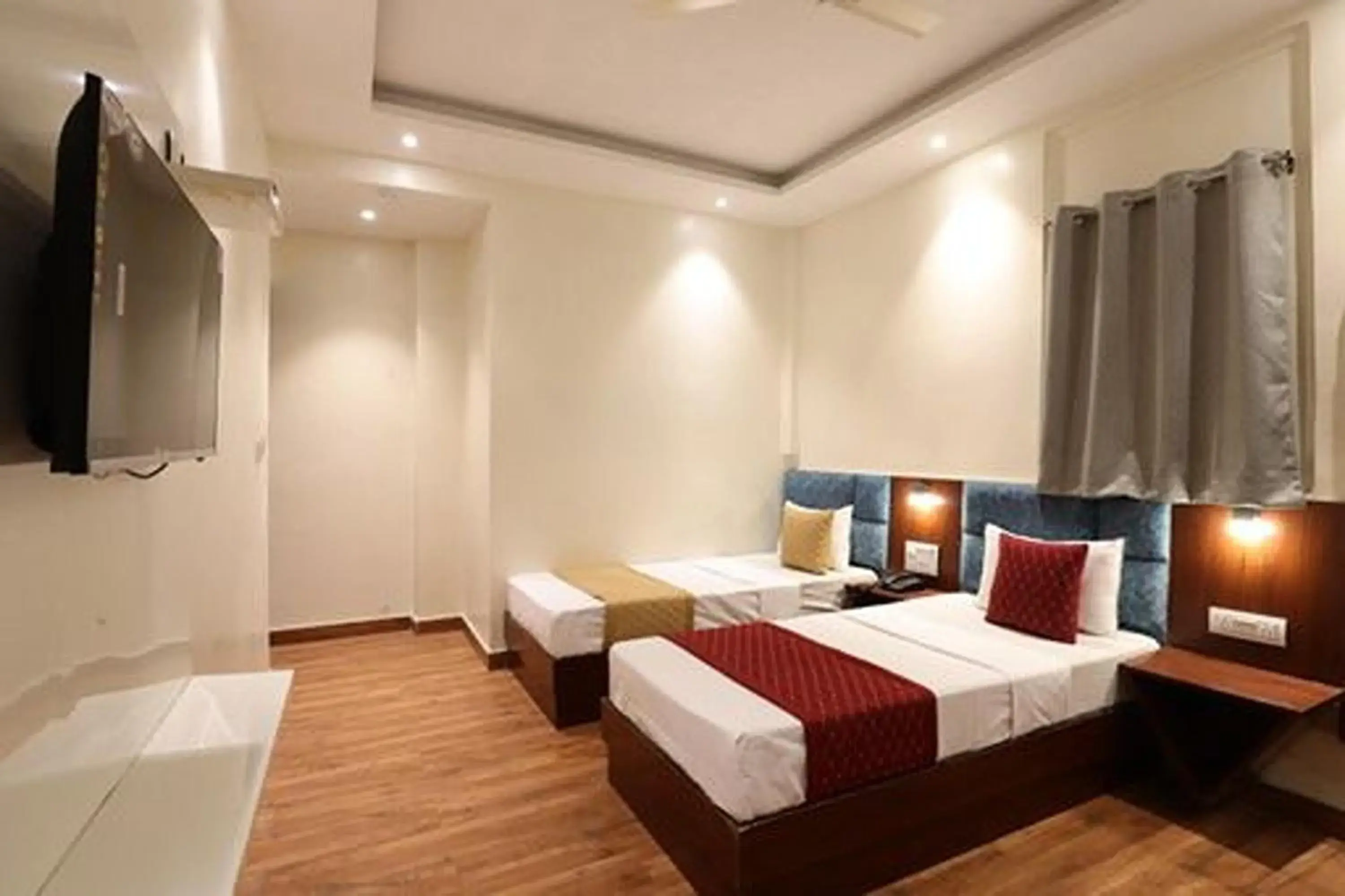 Bed in Hotel Amrit Near Old Delhi Railway Station Bed in Hotel Amrit Near Old Delhi Railway Station