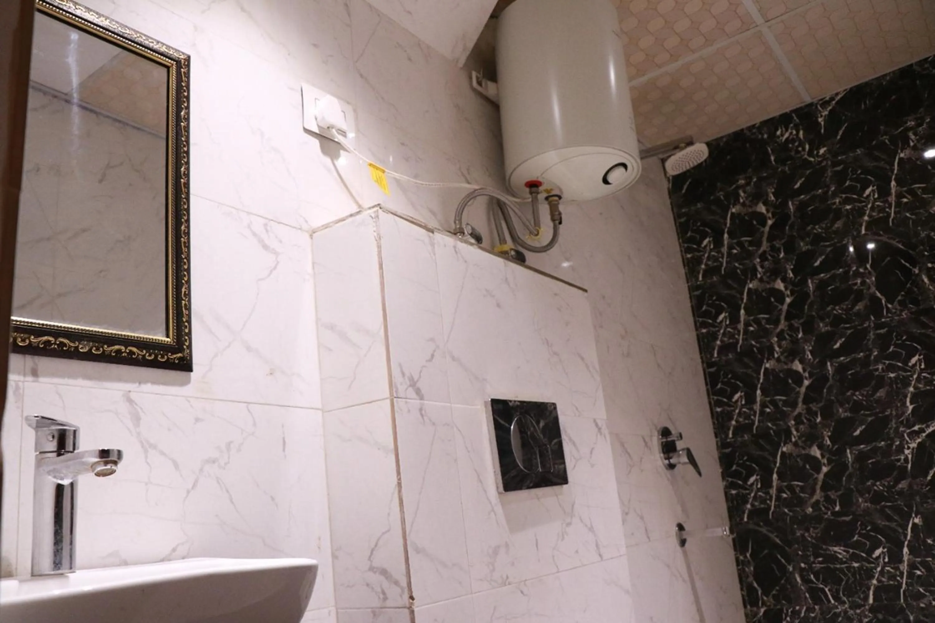 Bathroom in Hotel Amrit Near Old Delhi Railway Station