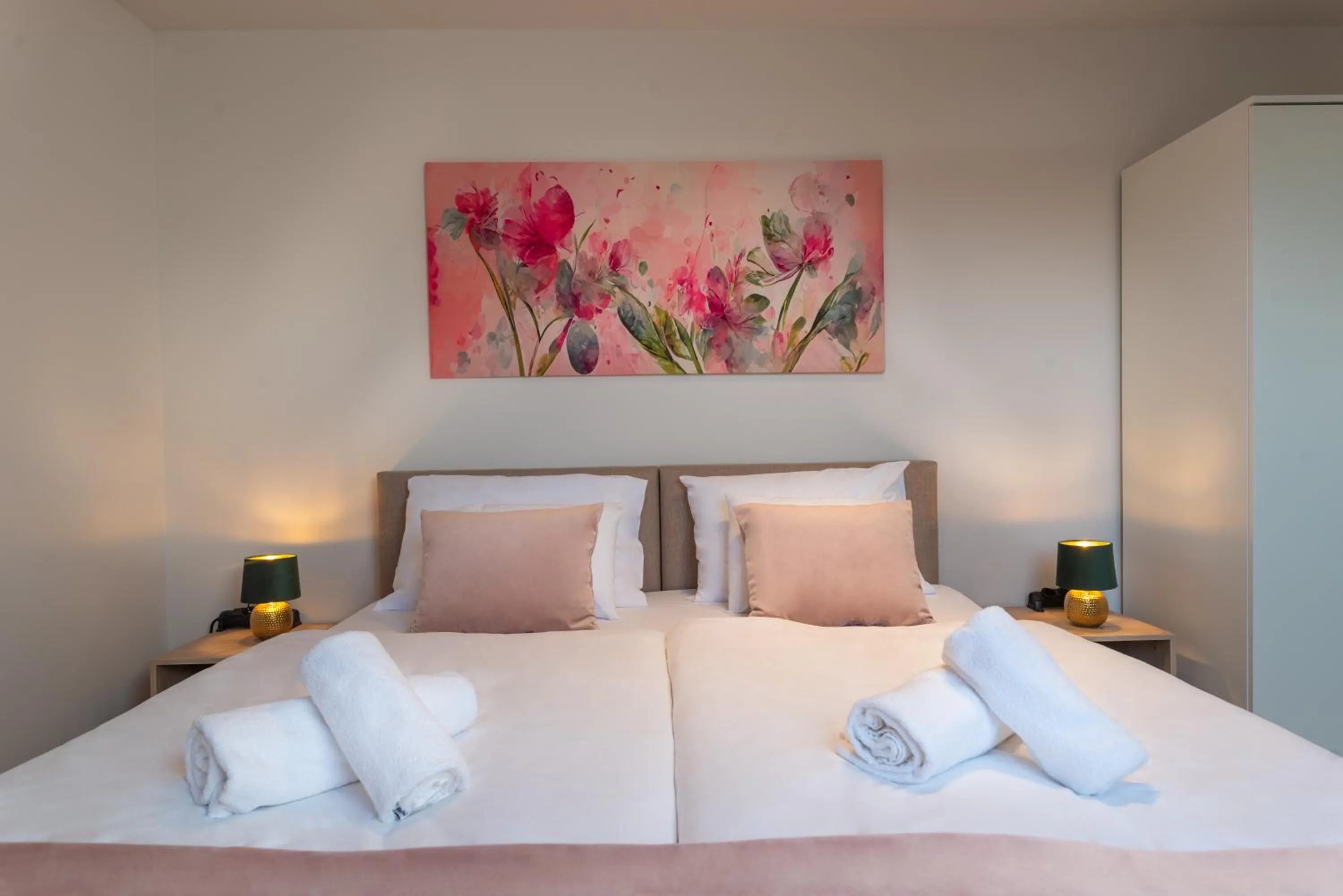 Bedroom, Bed in Holdvirág Hotel