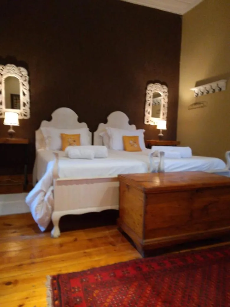 Family Room with Shared Bathroom in VULTURES LODGE