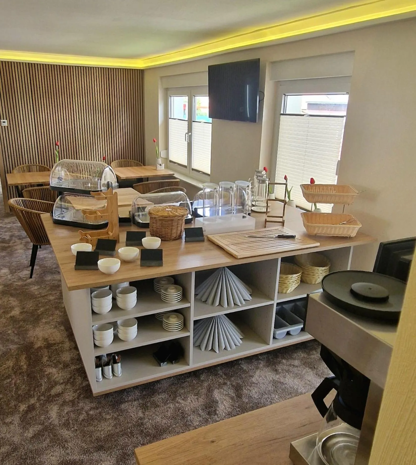 Restaurant/places to eat in Hotel Rhin Inn