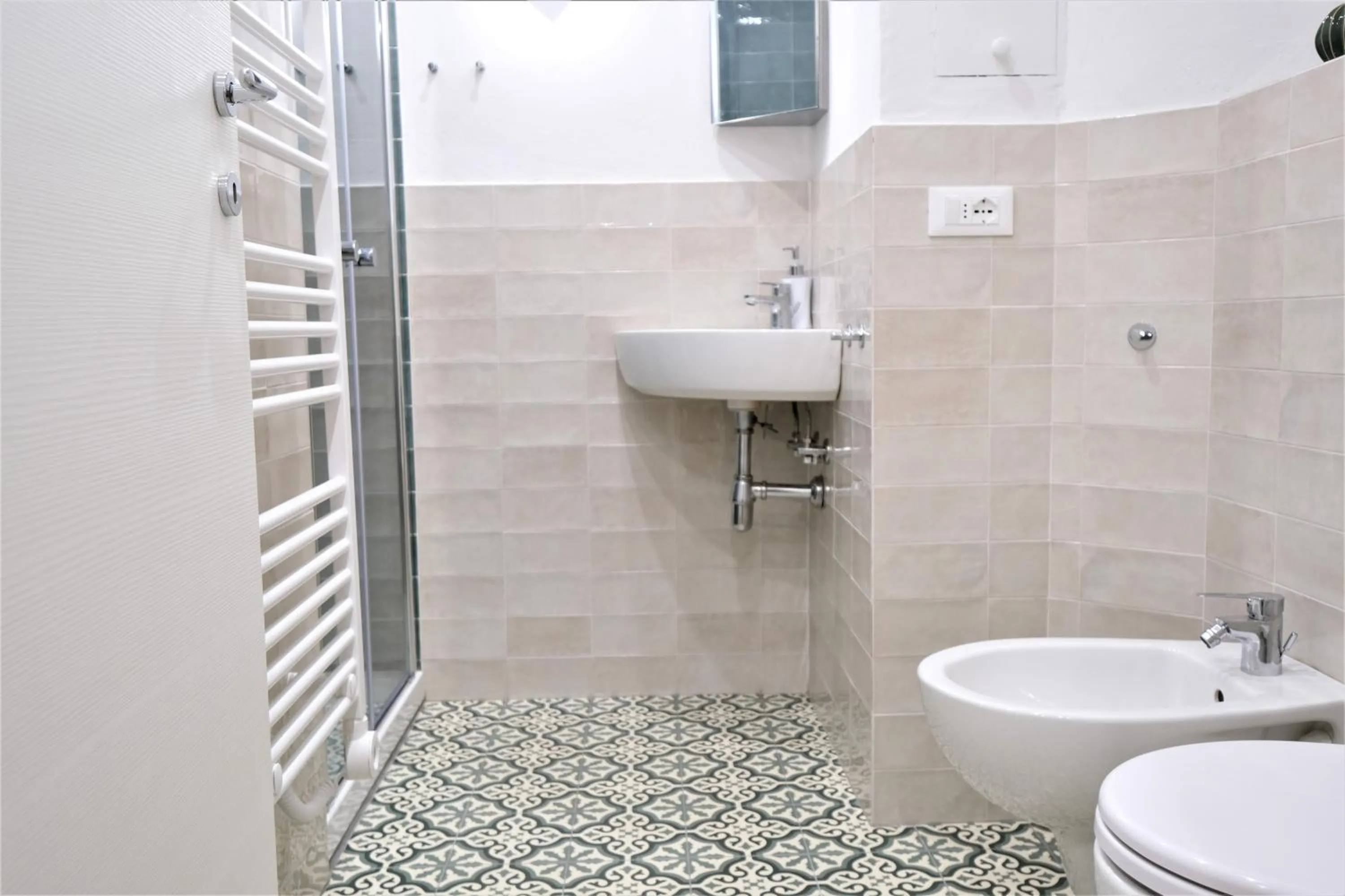 Shower in Wine Apartments Florence Ribolla