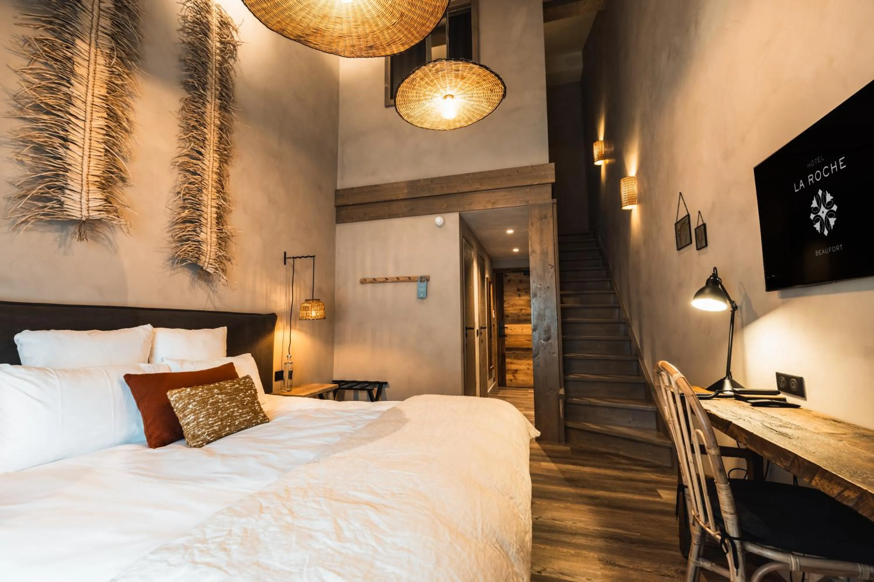 Photo of the whole room, Bed in Hôtel de la Roche