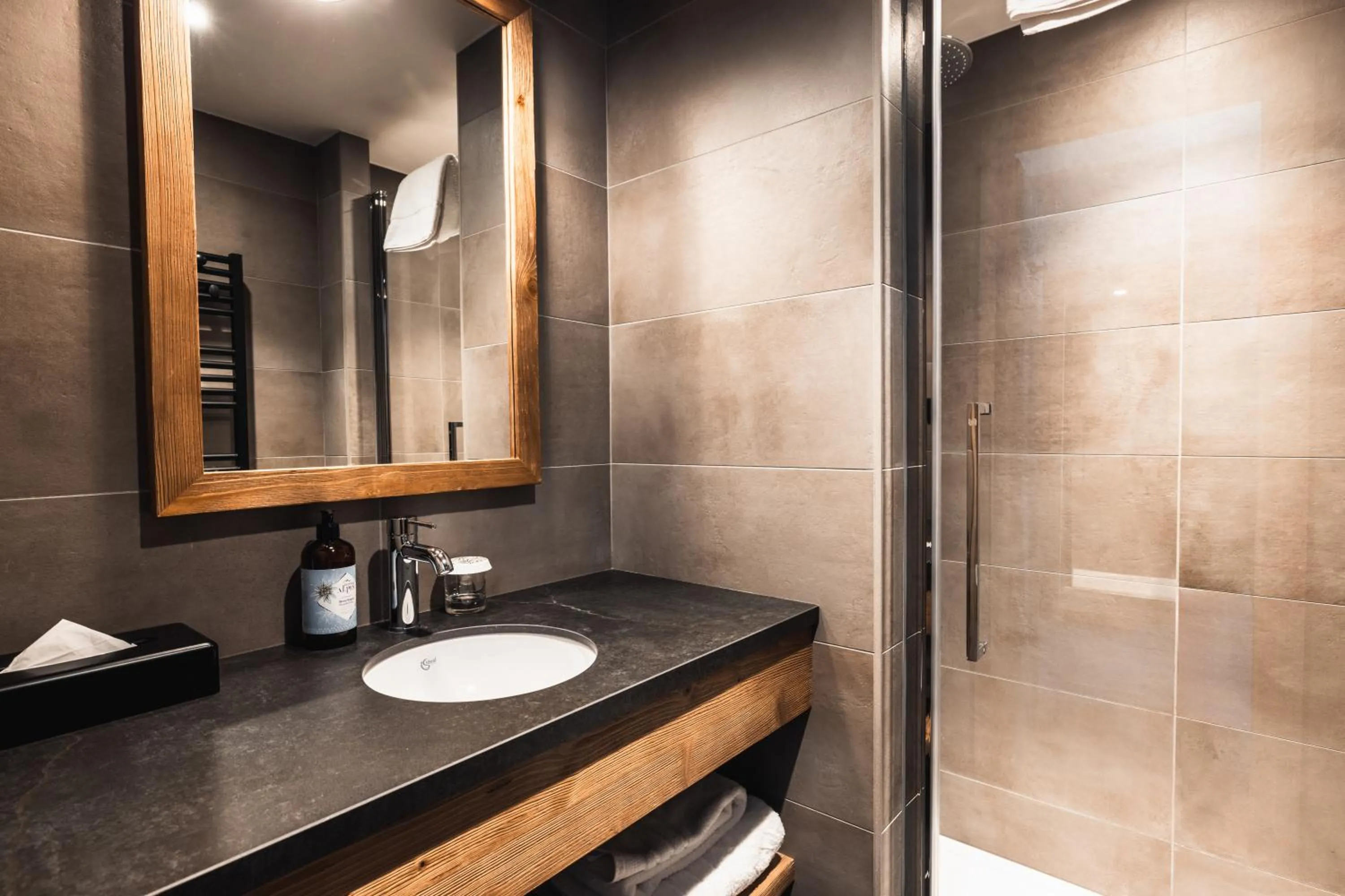 Bathroom in Hôtel de la Roche