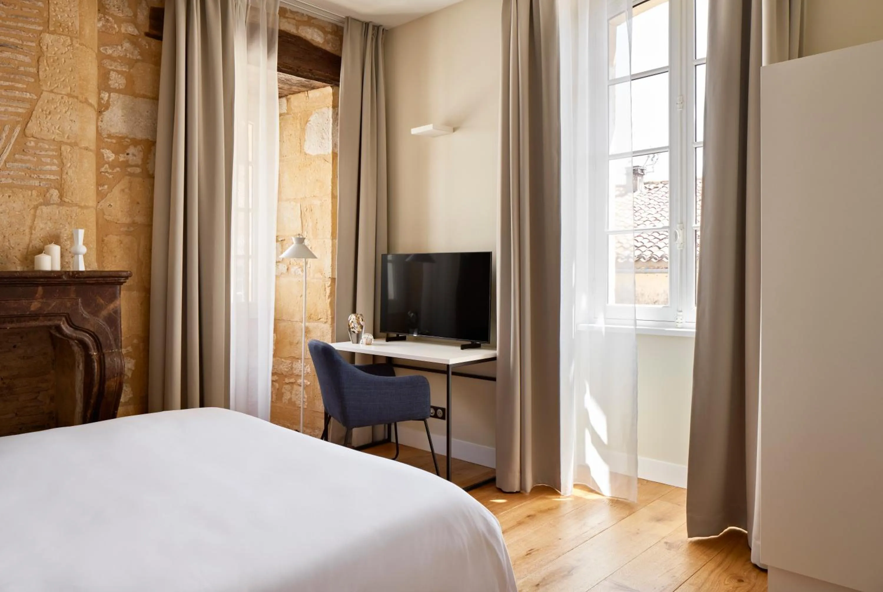 Bedroom, Bed in Hotel Le Chevalier Bleu