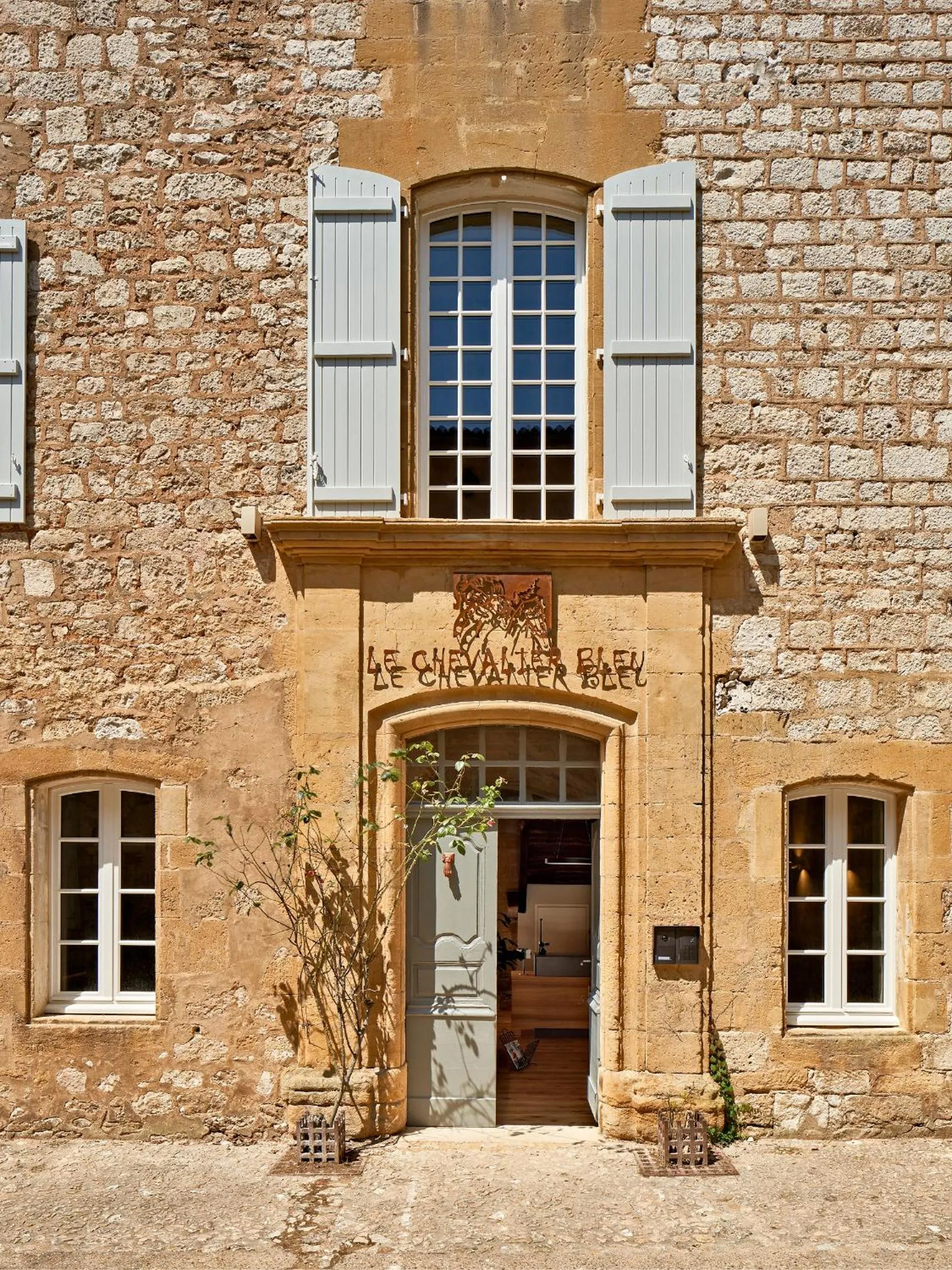Property building in Hotel Le Chevalier Bleu