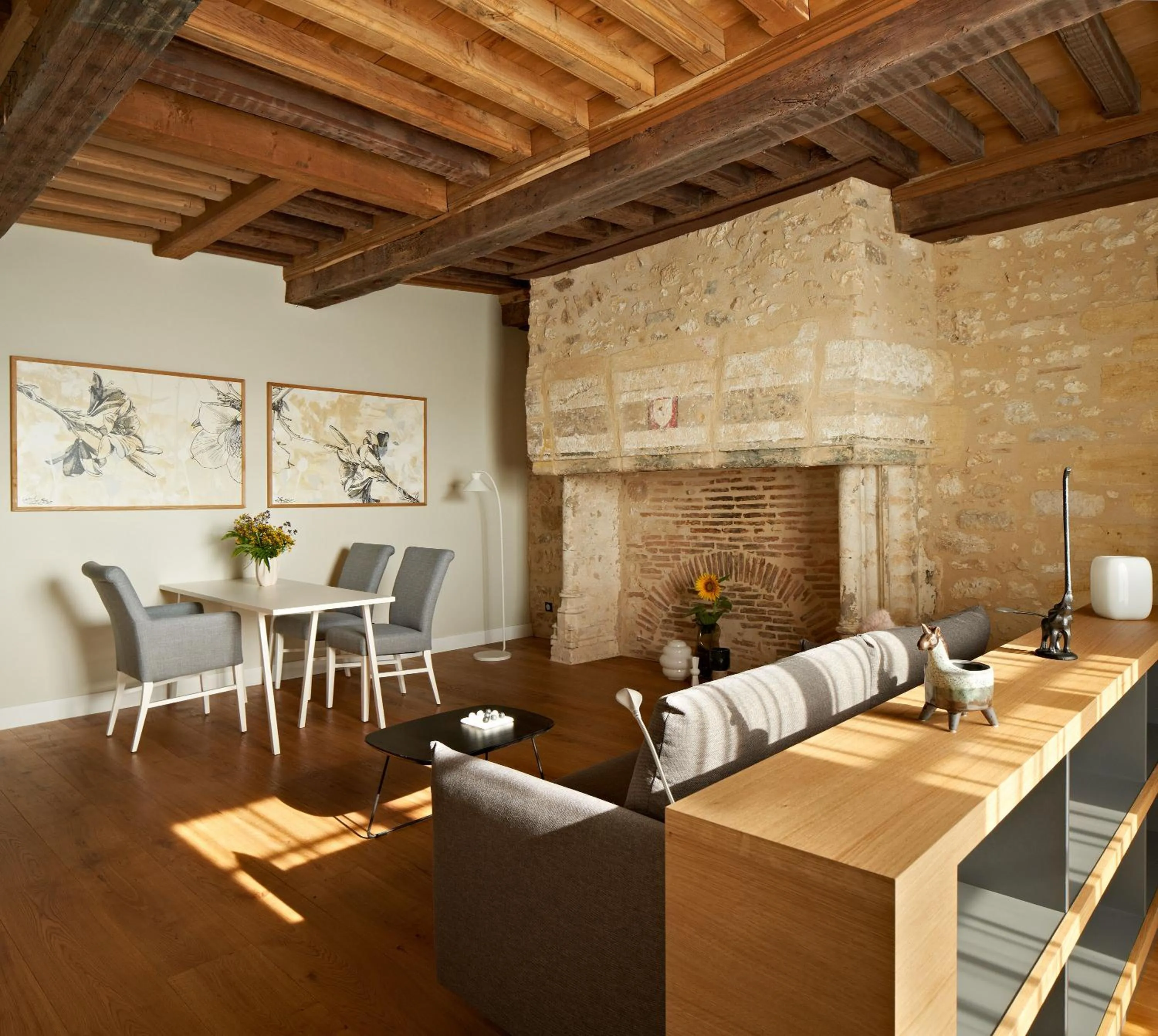 Living room in Hotel Le Chevalier Bleu