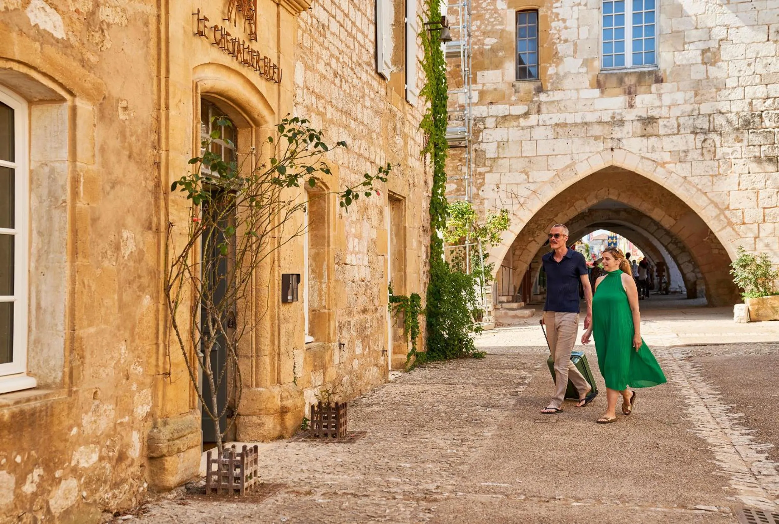 Property building in Hotel Le Chevalier Bleu