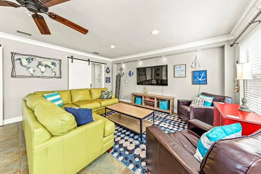 Communal lounge/ TV room in Foley Palms & OWA Resort / Pool