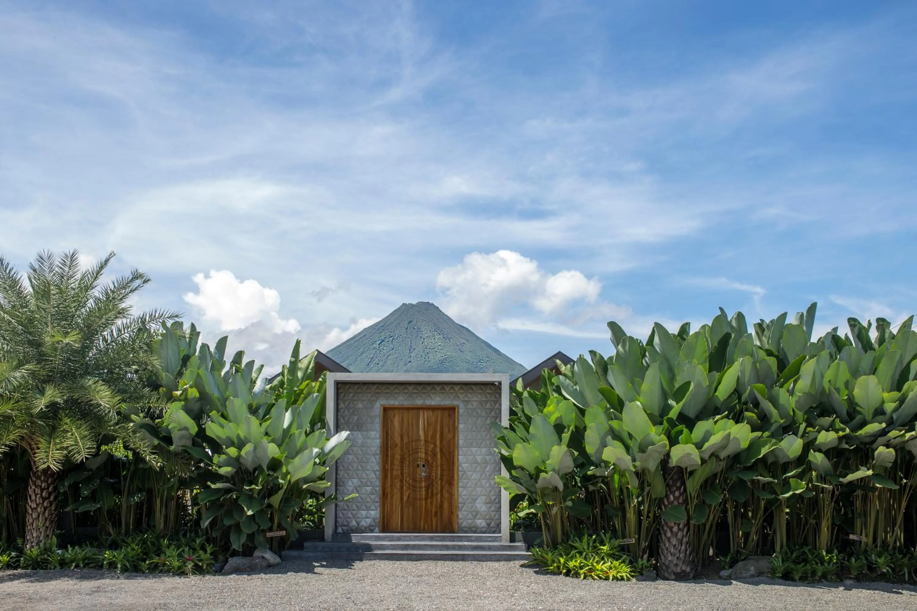 Property building in Suwa Villa Arenal