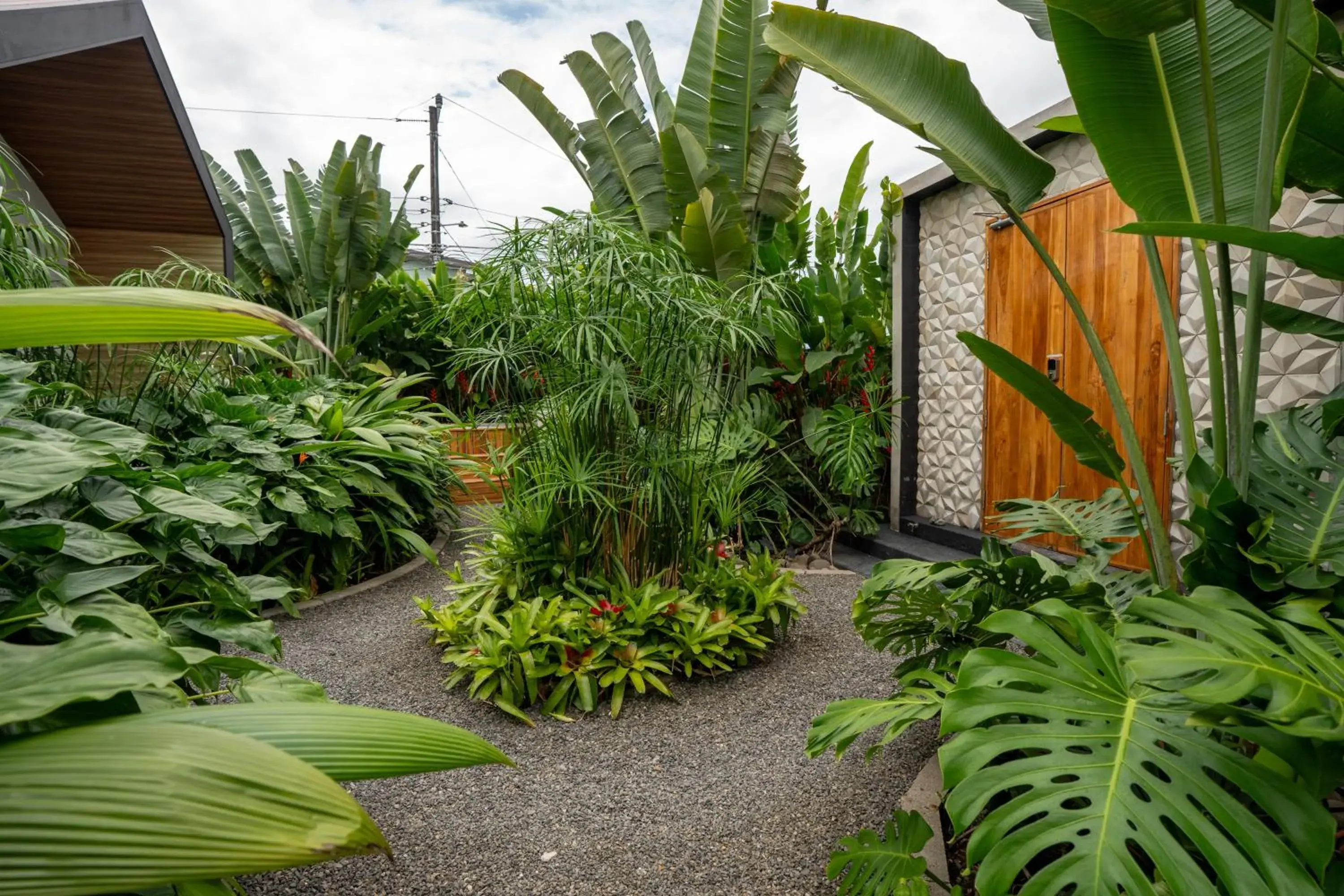 Garden view in Suwa Villa Arenal Garden view in Suwa Villa Arenal