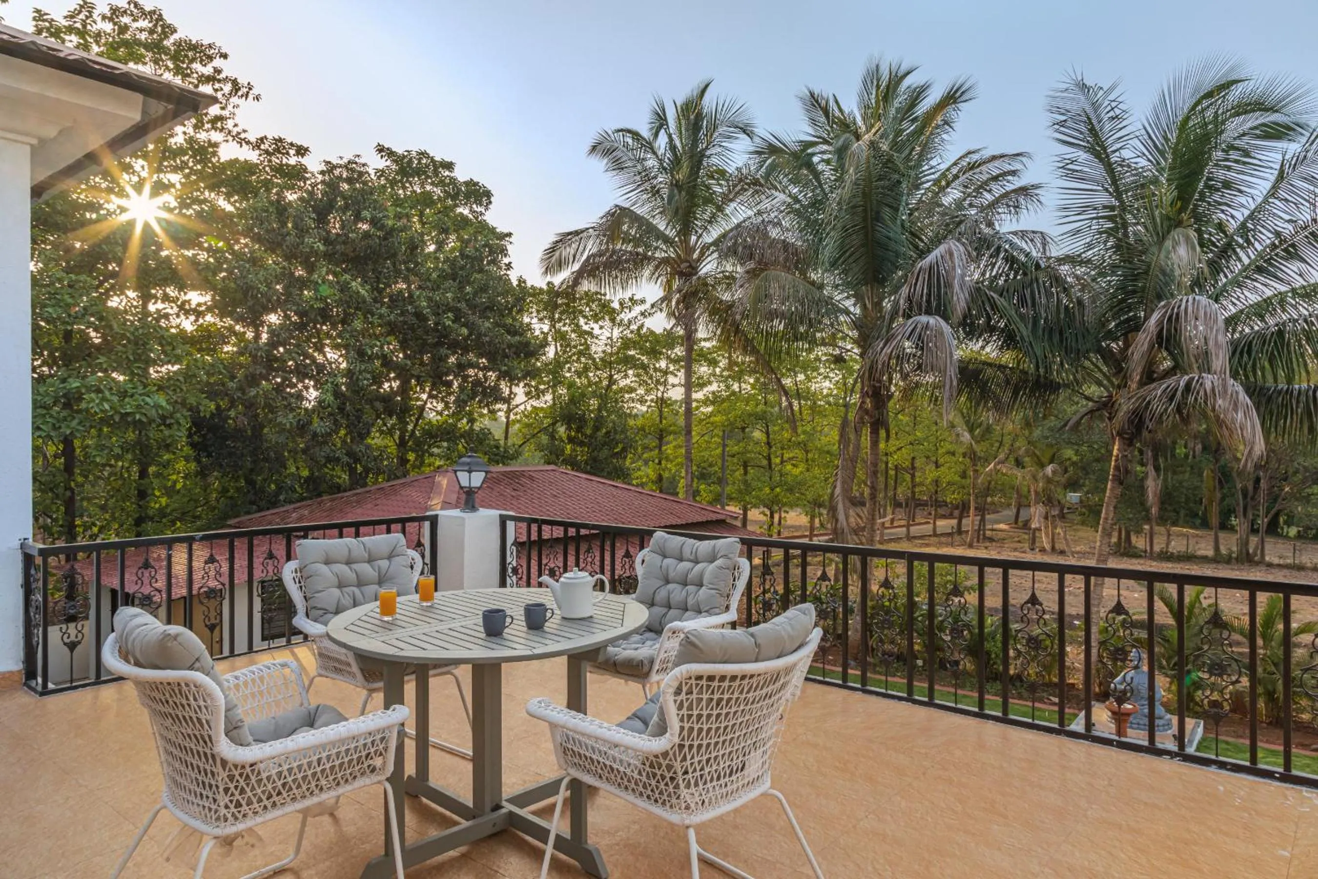 SaffronStays RiverFront Manor, 5-BDR pool villa by Pej River