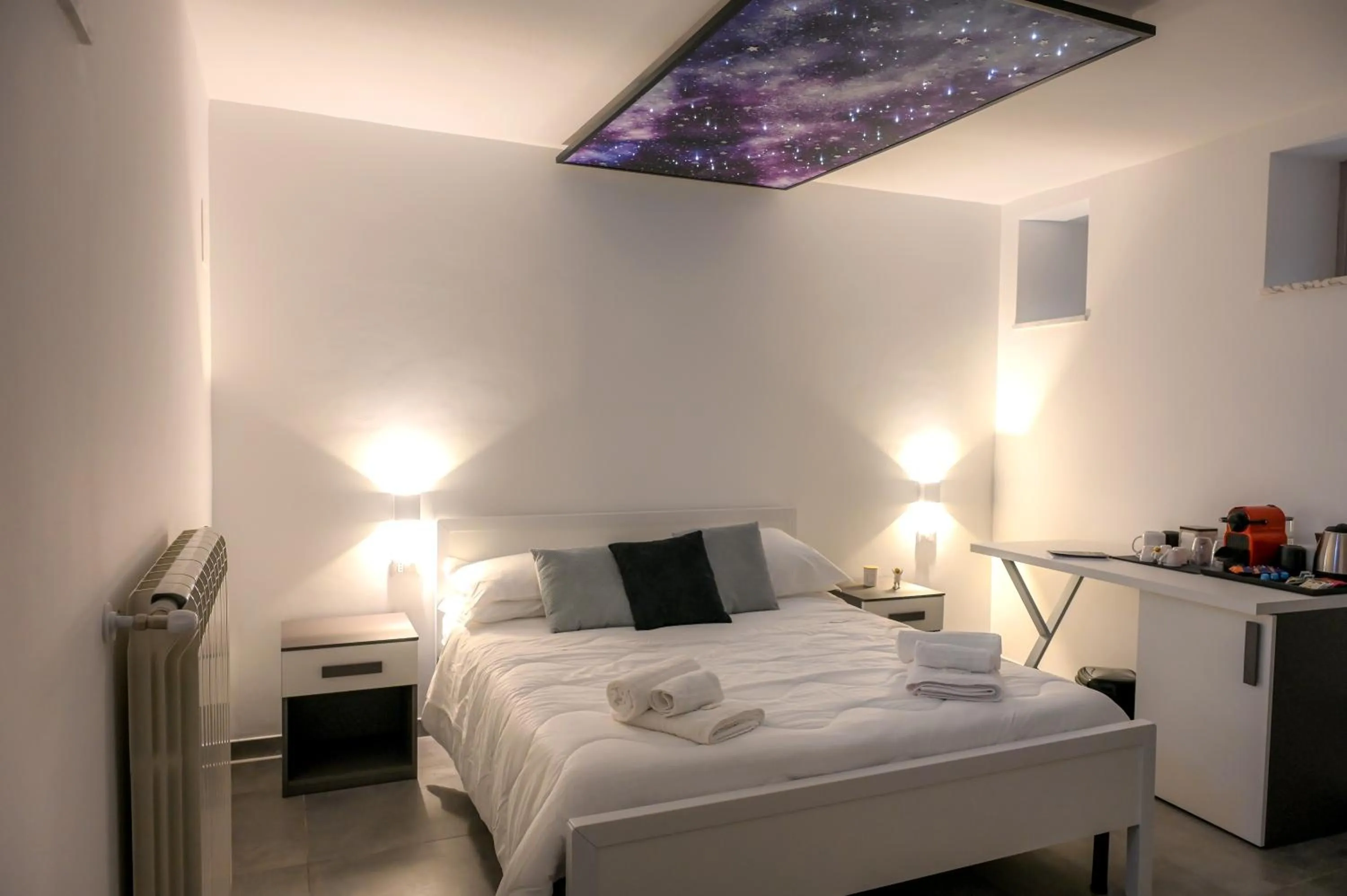 Bedroom, Bed in Karlin's house Anzi - albergo diffuso