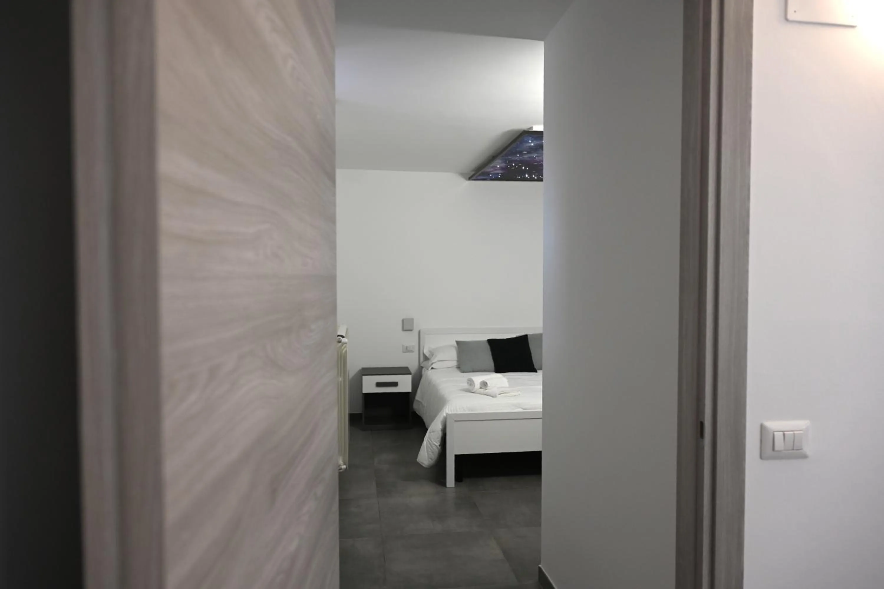 Bedroom, Bed in Karlin's house Anzi - albergo diffuso