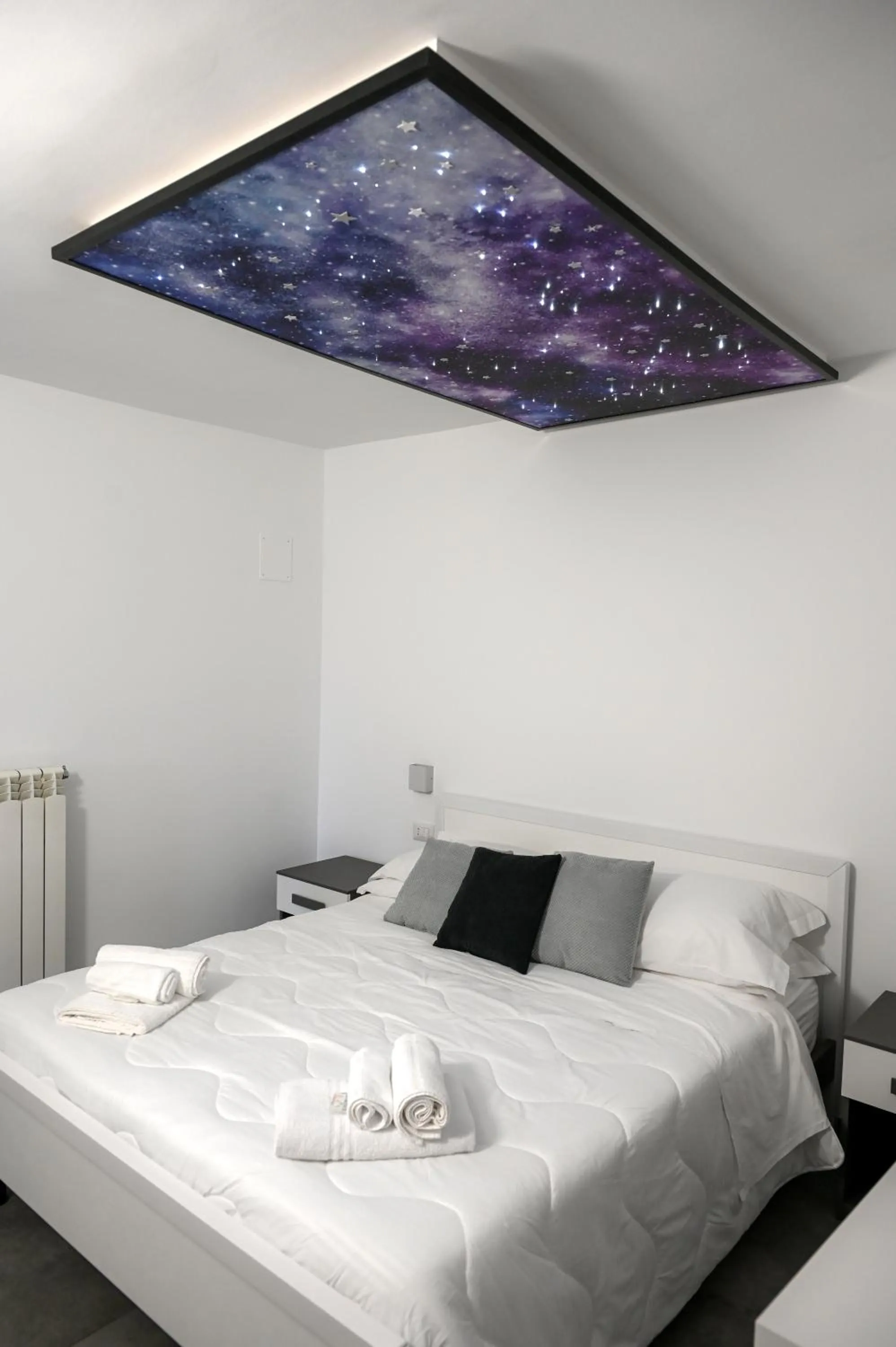 Bedroom, Bed in Karlin's house Anzi - albergo diffuso