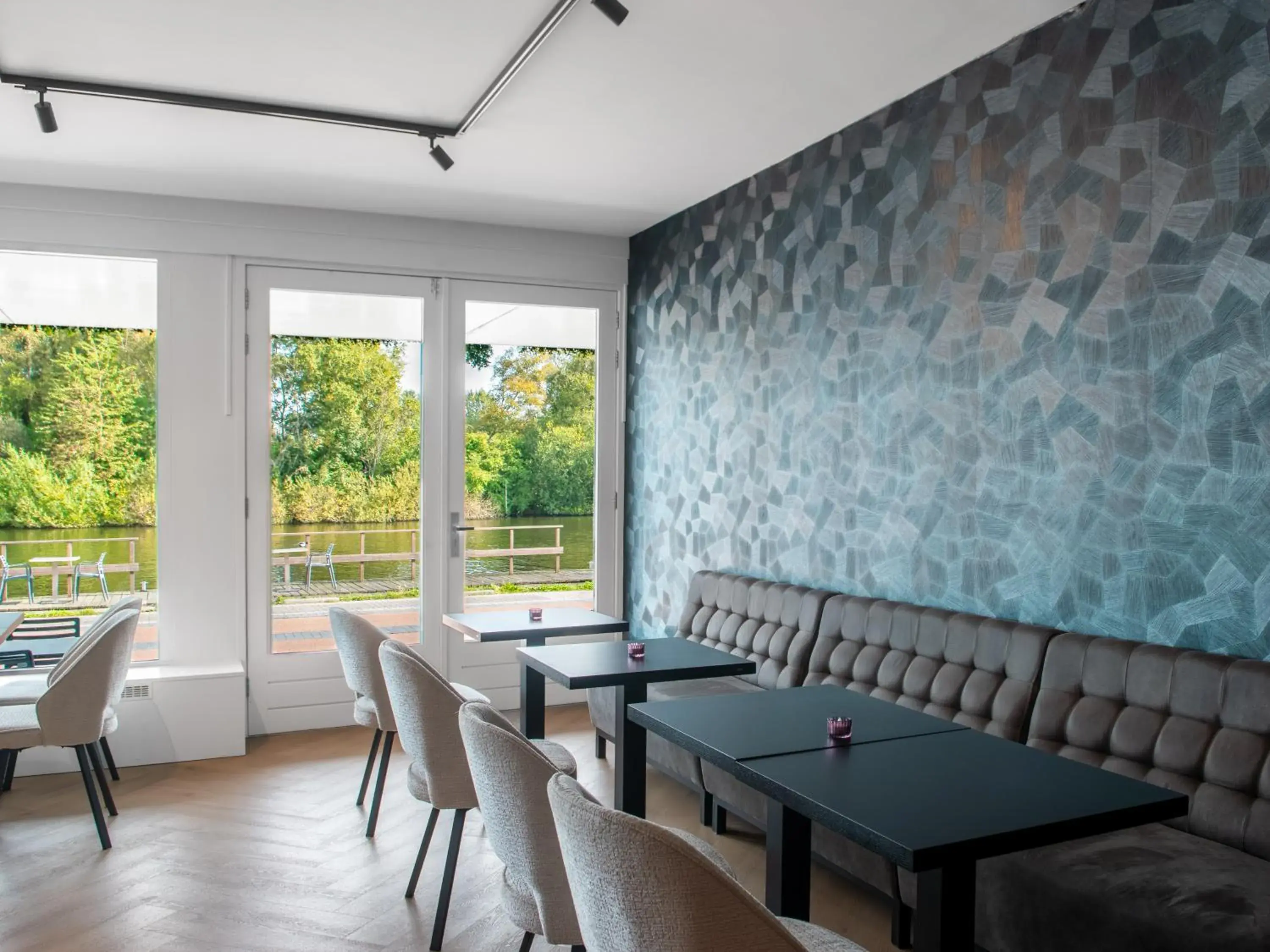 Lounge or bar in Amsterdam Lake Hotel Lounge or bar in Amsterdam Lake Hotel