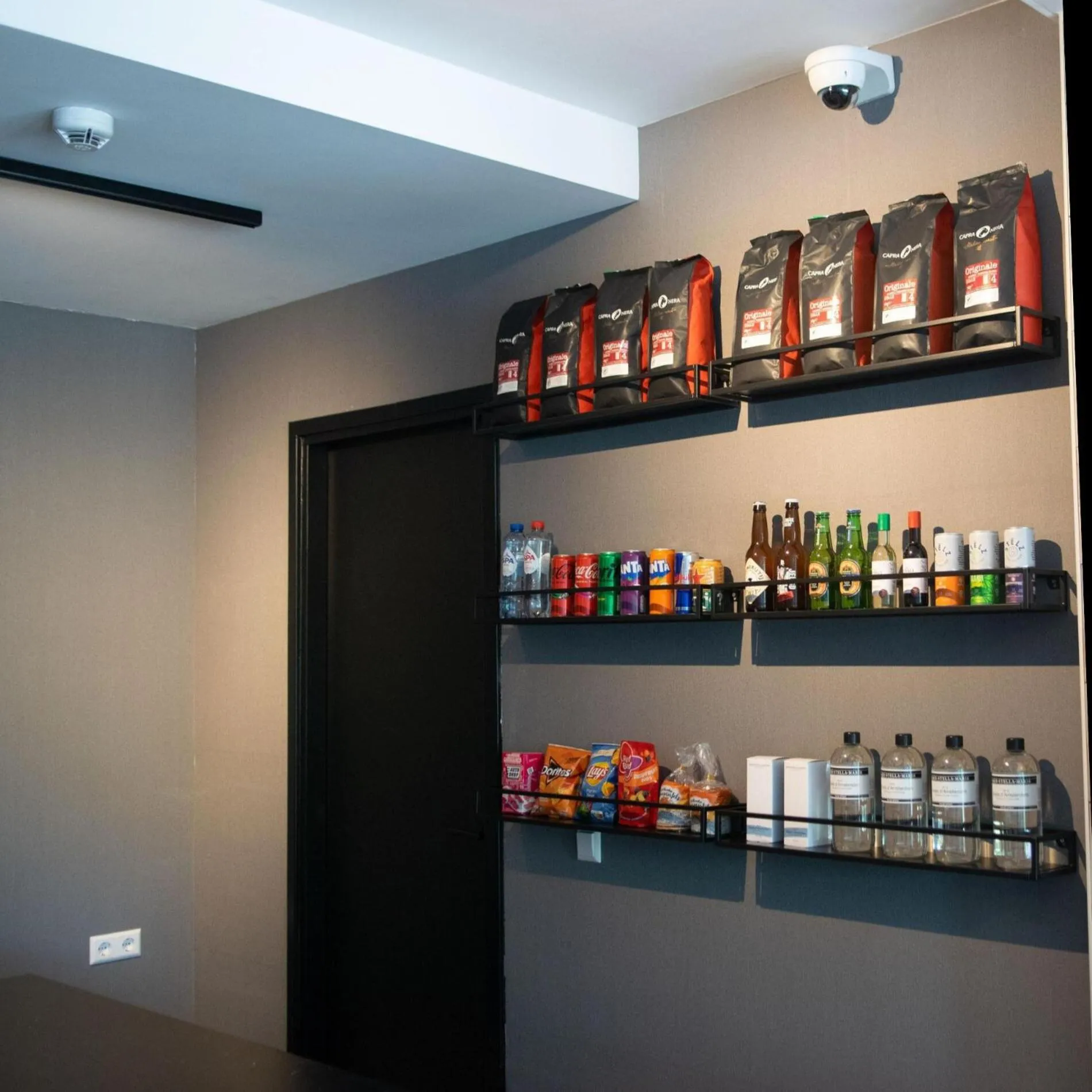 On-site shops in Amsterdam Lake Hotel