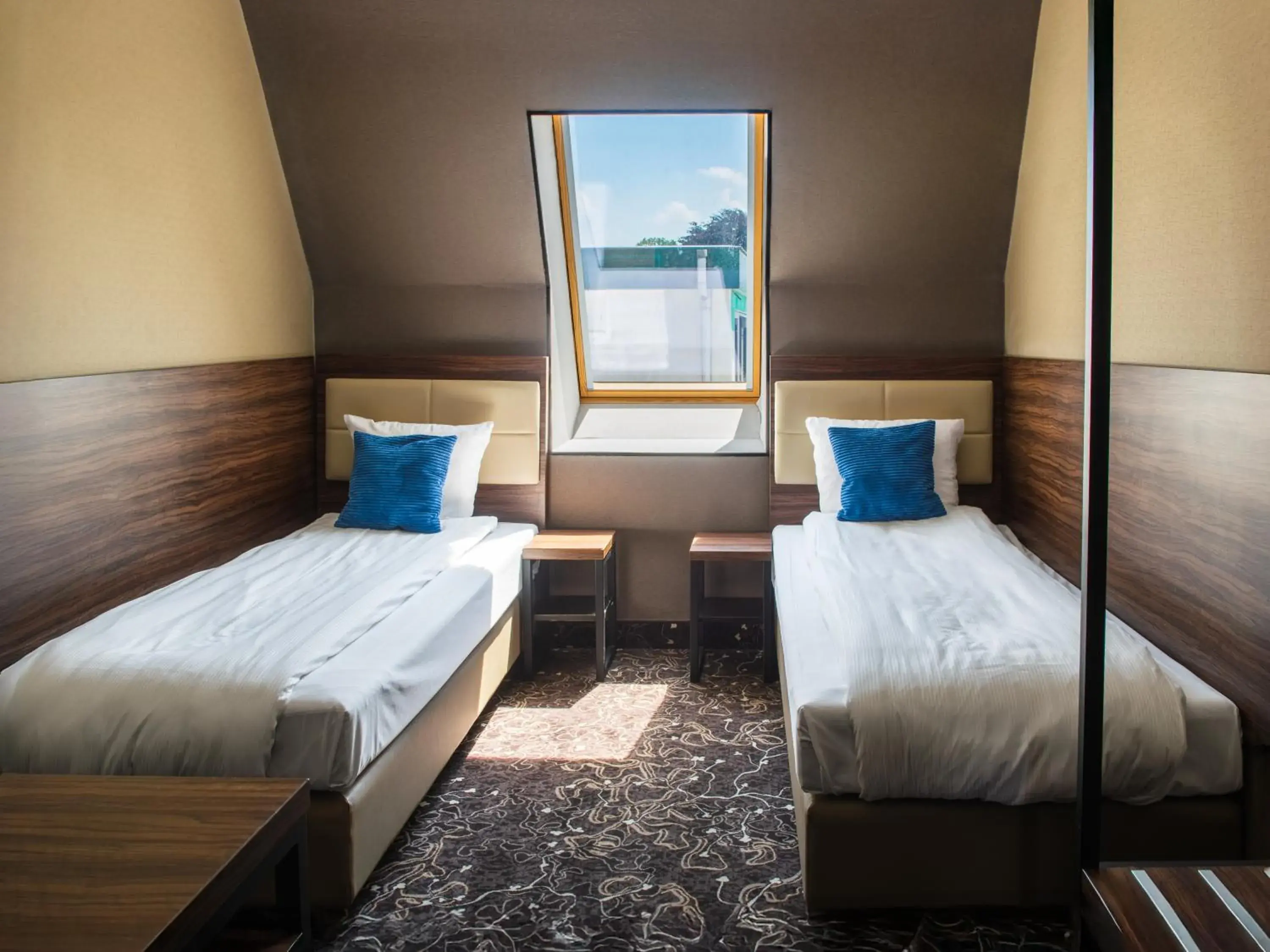 Bedroom, Bed in Amsterdam Lake Hotel Bedroom, Bed in Amsterdam Lake Hotel