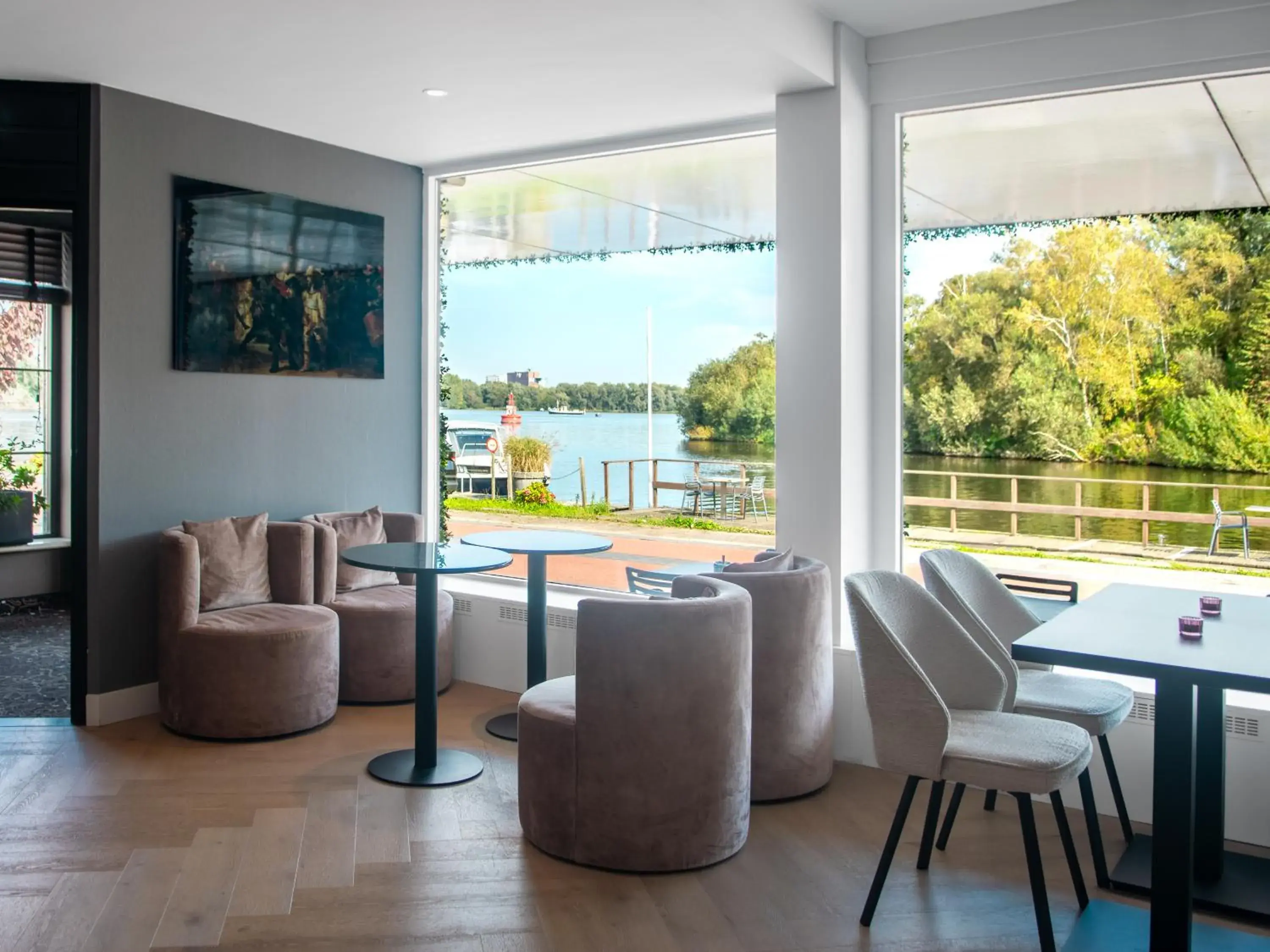 Lounge or bar in Amsterdam Lake Hotel Lounge or bar in Amsterdam Lake Hotel